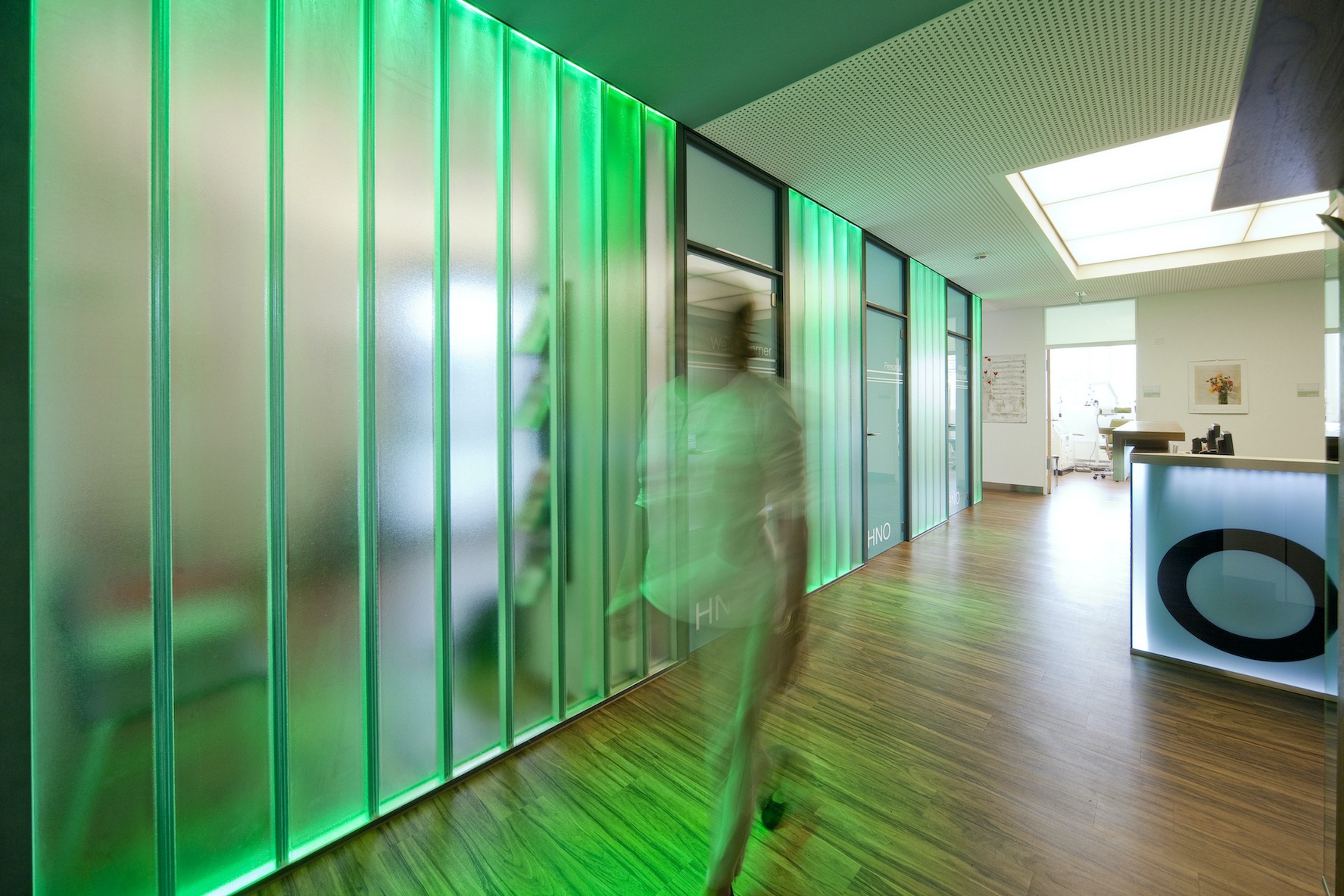 Dorfstadel Kruppach Muehlhausen aussen Nachts Anbau mit Ofen