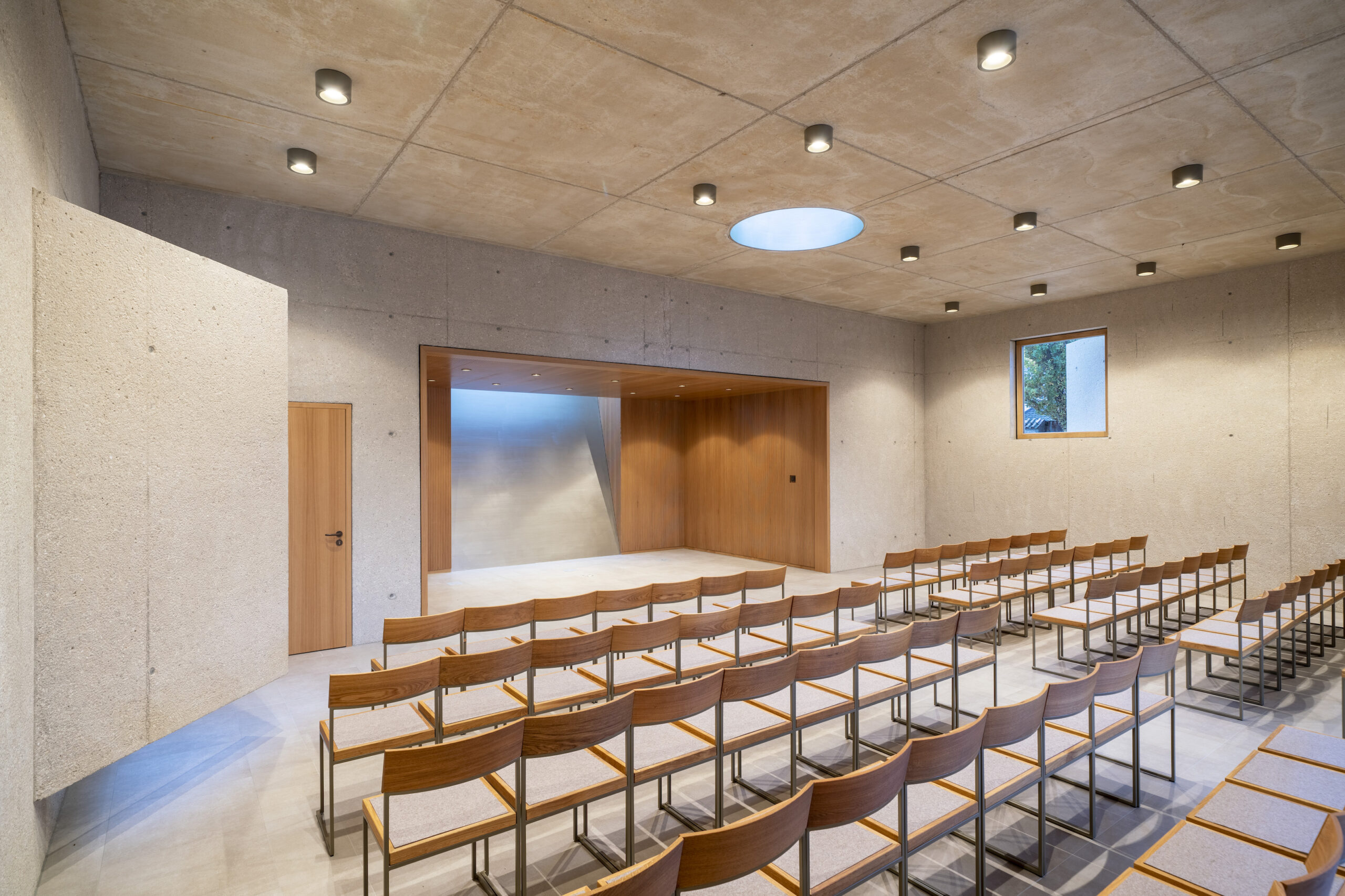 Dorfstadel Kruppach Muehlhausen aussen Nachts Anbau mit Ofen