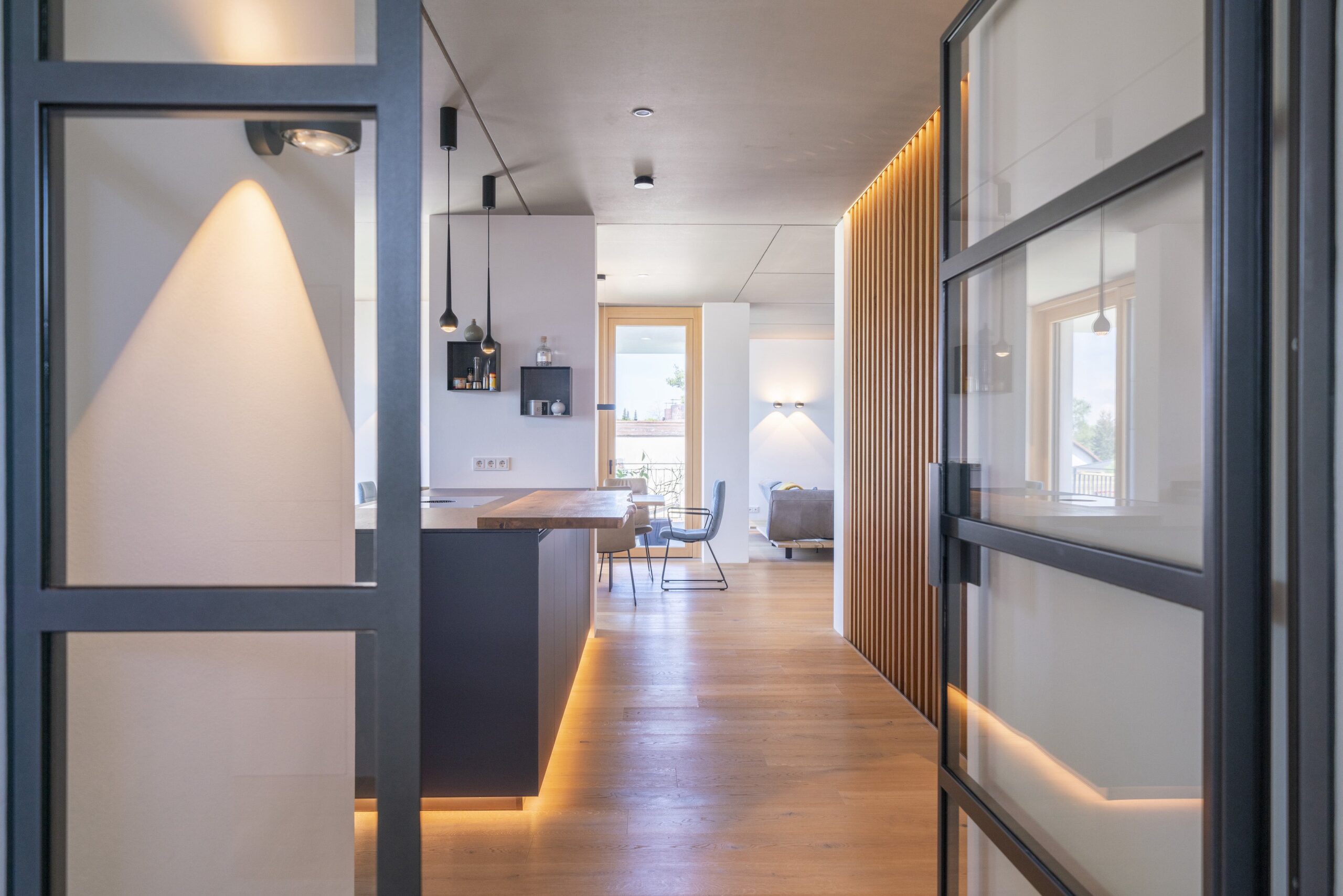 Dorfstadel Kruppach Muehlhausen aussen Nachts Anbau mit Ofen