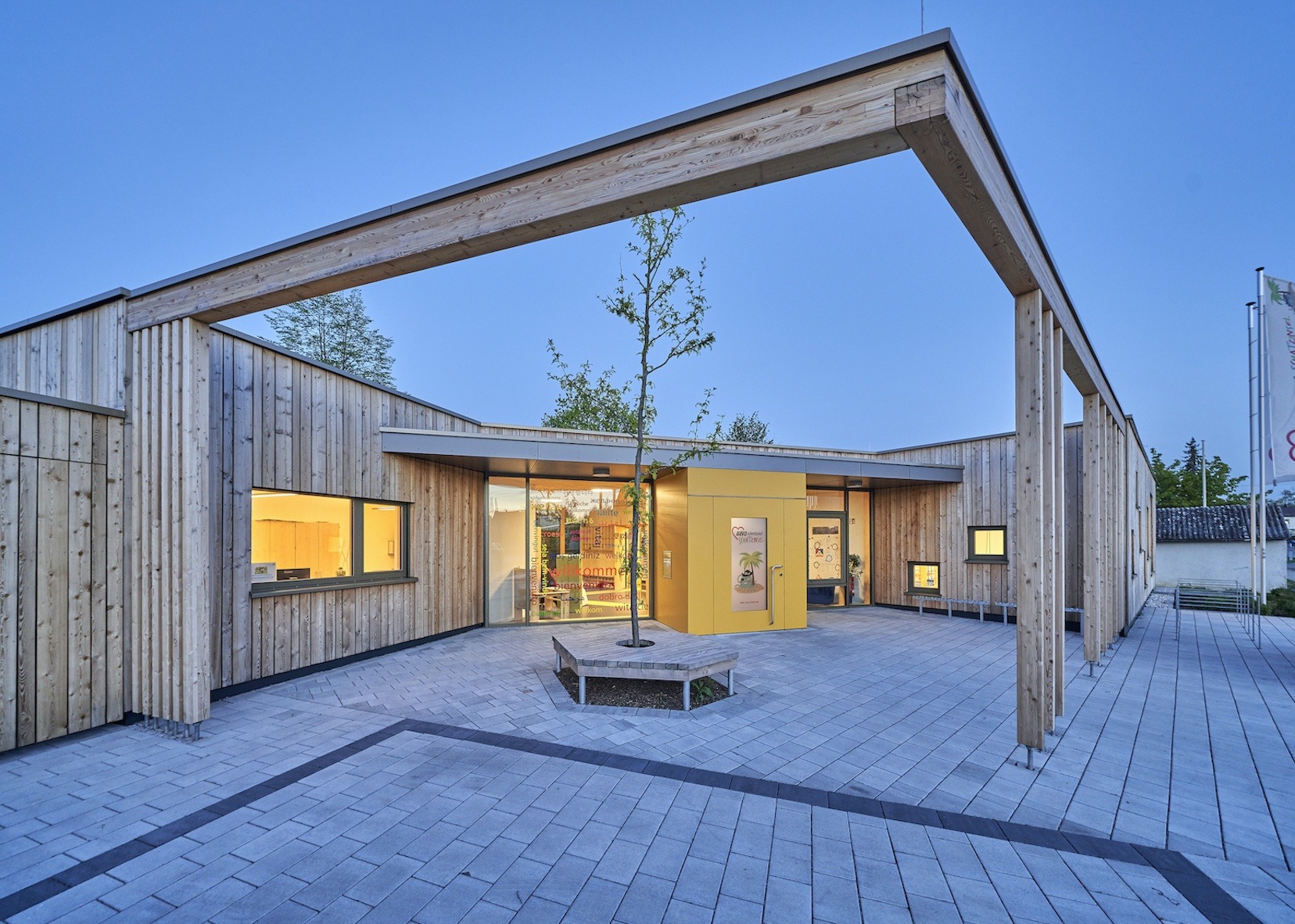 Dorfstadel Kruppach Muehlhausen aussen Nachts Anbau mit Ofen