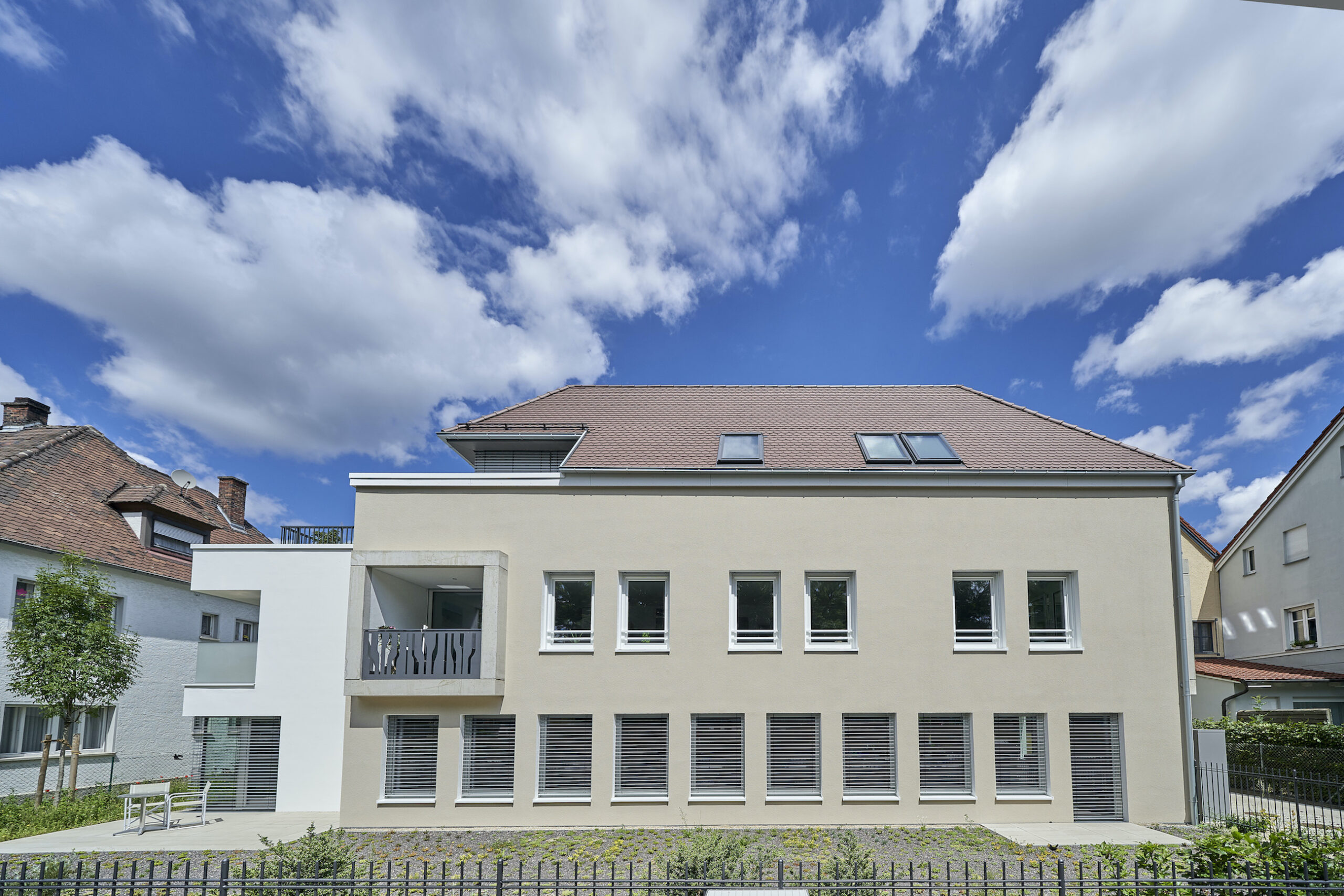 Dorfstadel Kruppach Muehlhausen aussen Nachts Anbau mit Ofen