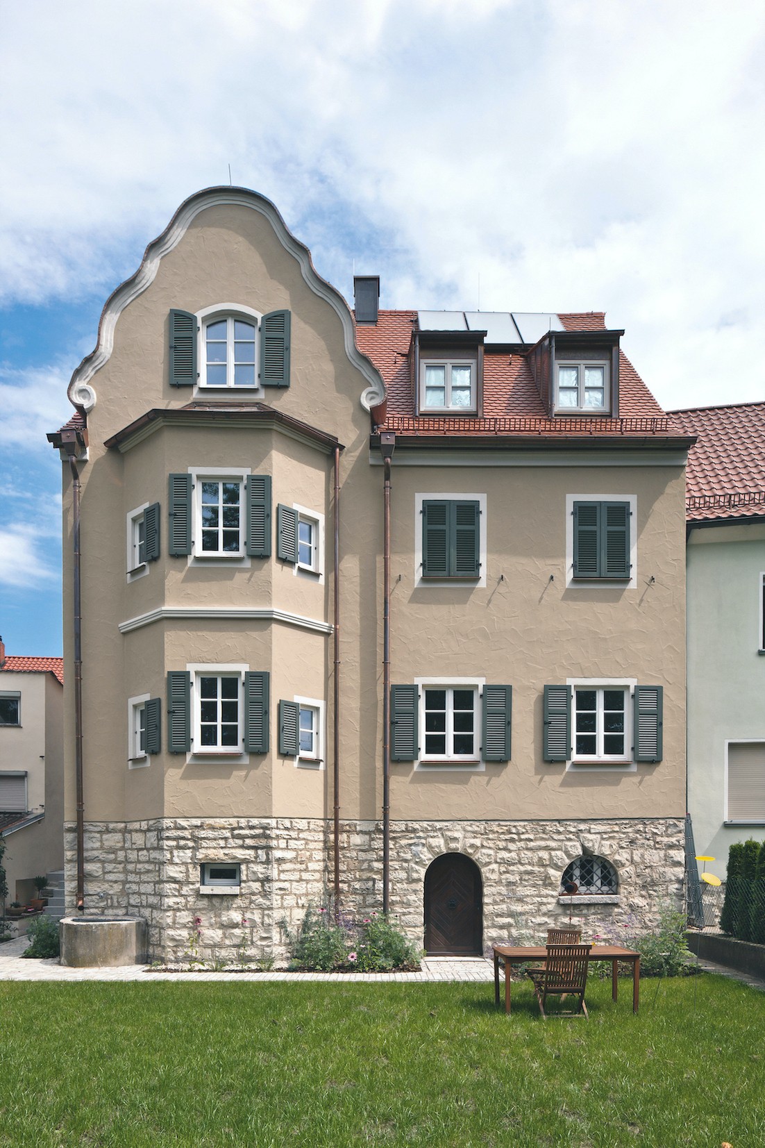 Dorfstadel Kruppach Muehlhausen aussen Nachts Anbau mit Ofen