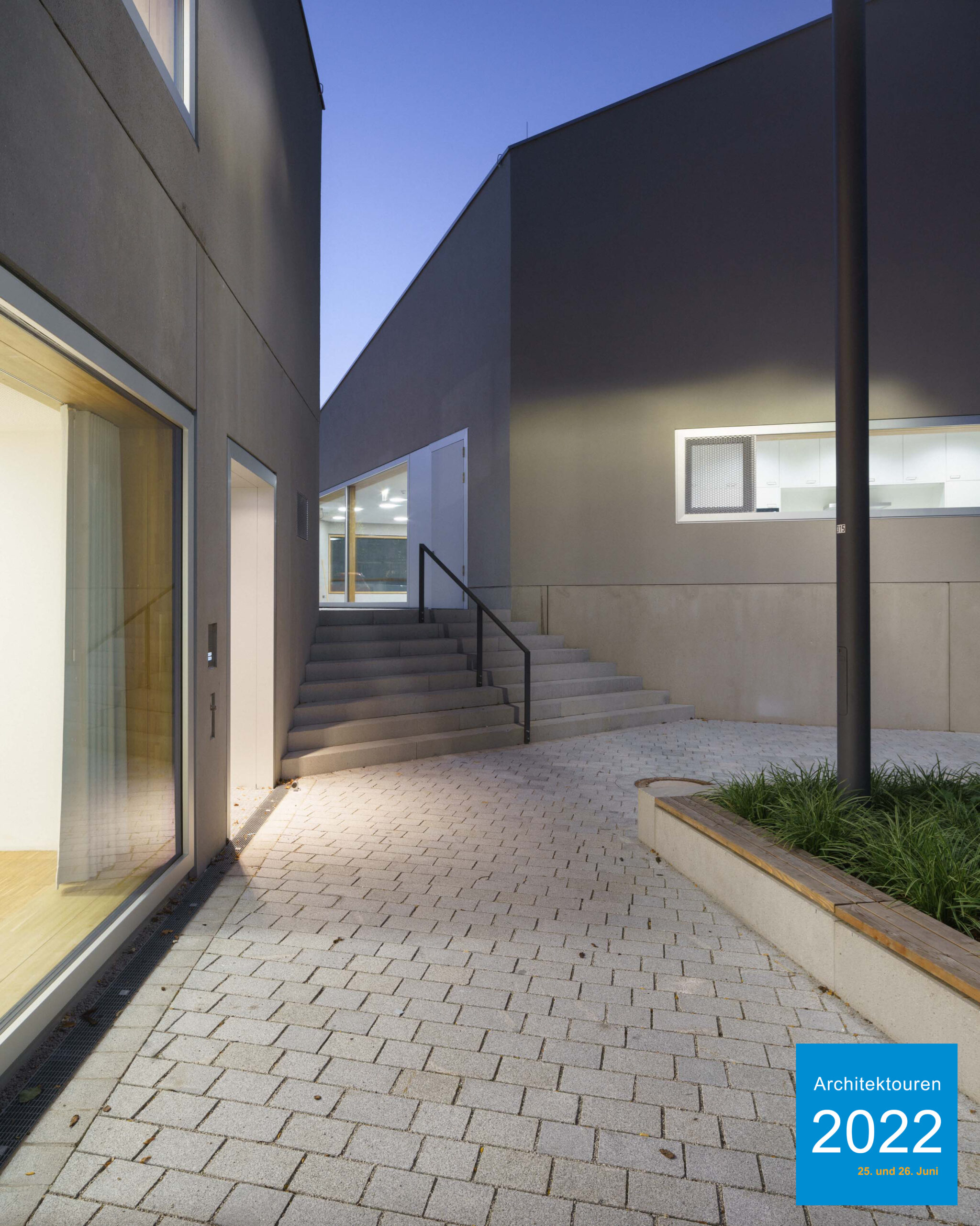 Dorfstadel Kruppach Muehlhausen aussen Nachts Anbau mit Ofen