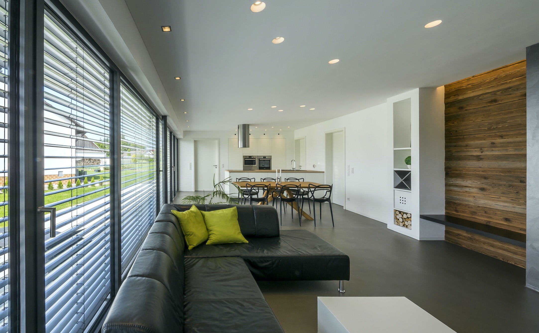 Dorfstadel Kruppach Muehlhausen aussen Nachts Anbau mit Ofen