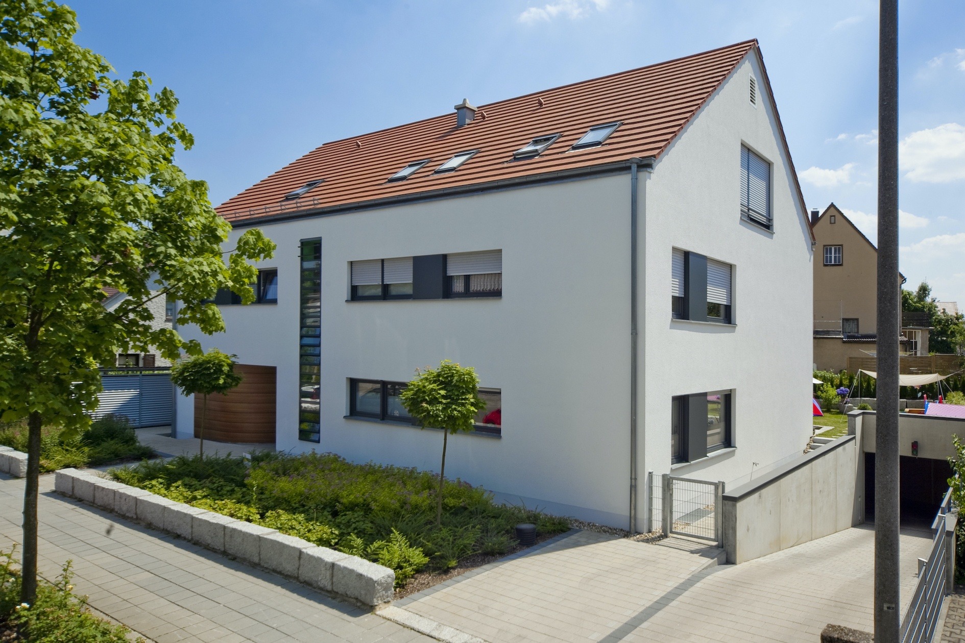 Dorfstadel Kruppach Muehlhausen innen Anbau mit grossem Fenster und Licht