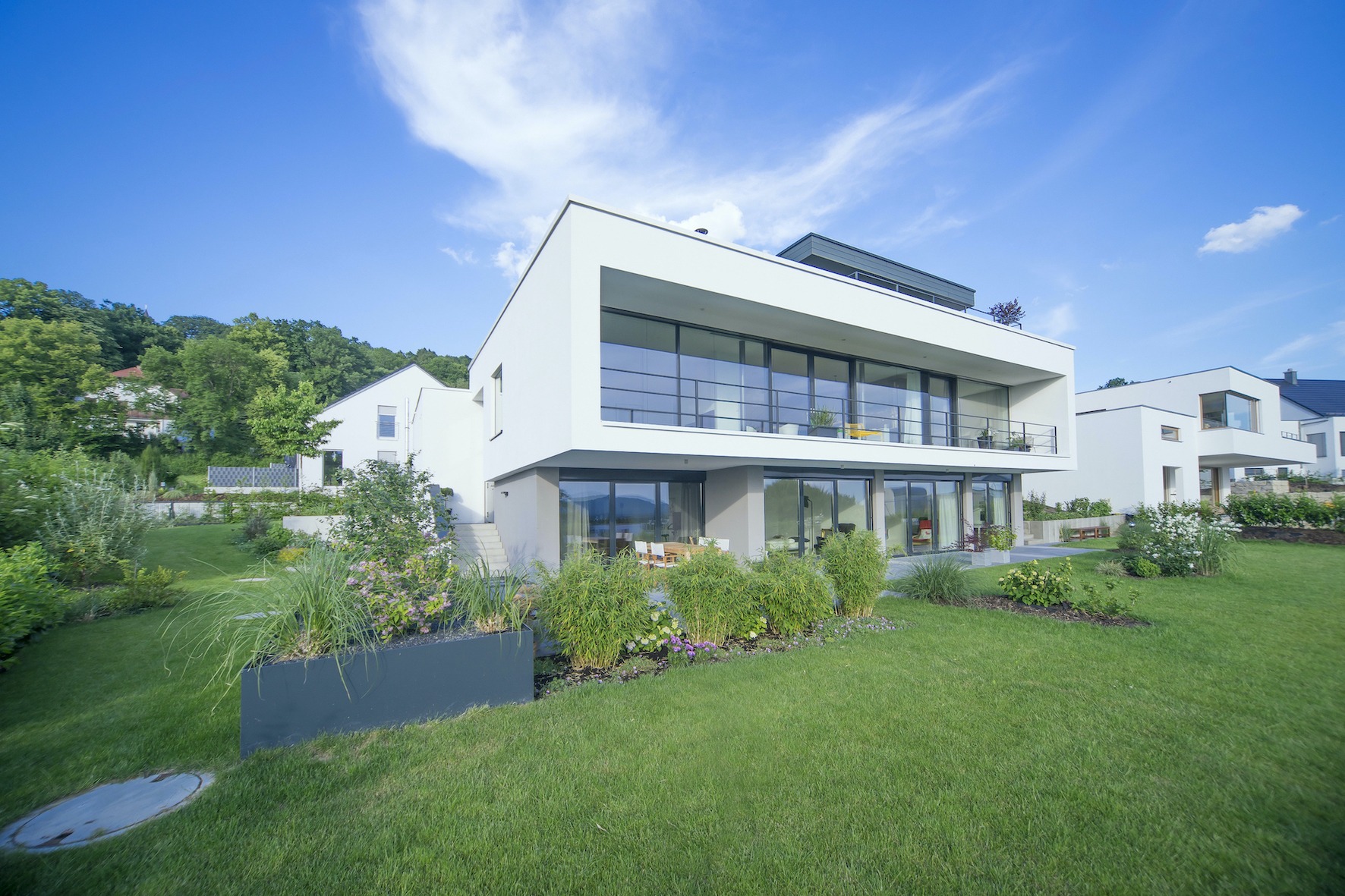 Dorfstadel Kruppach Muehlhausen innen Anbau mit grossem Fenster und Licht