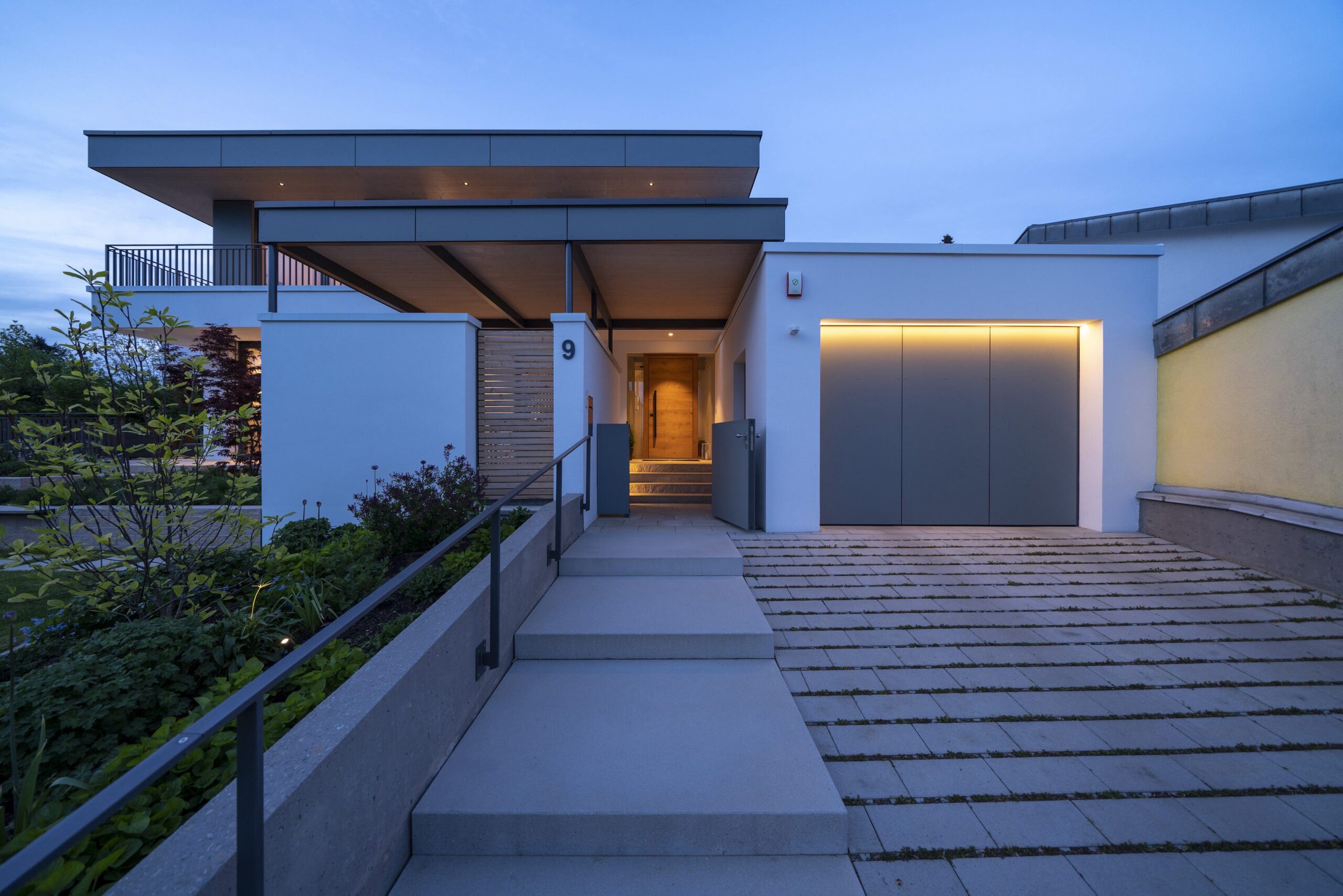 Dorfstadel Kruppach Muehlhausen innen Anbau mit grossem Fenster und Licht