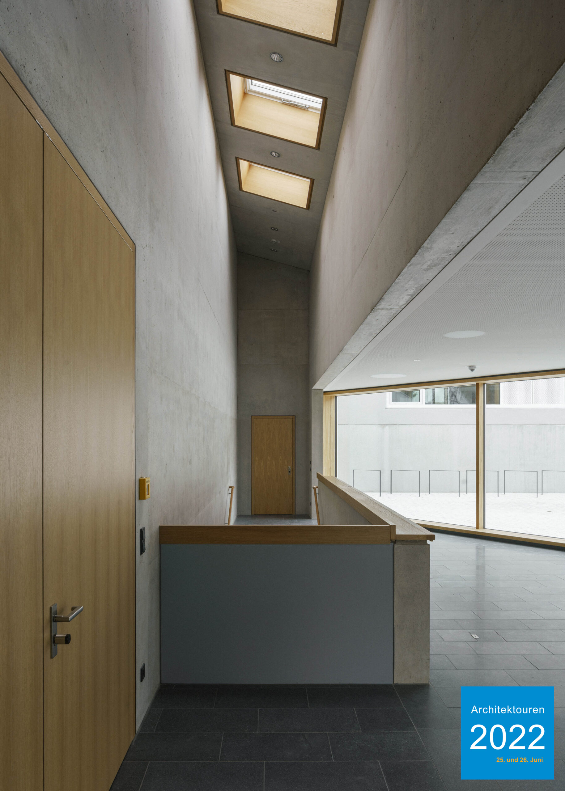 Dorfstadel Kruppach Muehlhausen innen Anbau mit grossem Fenster und Licht