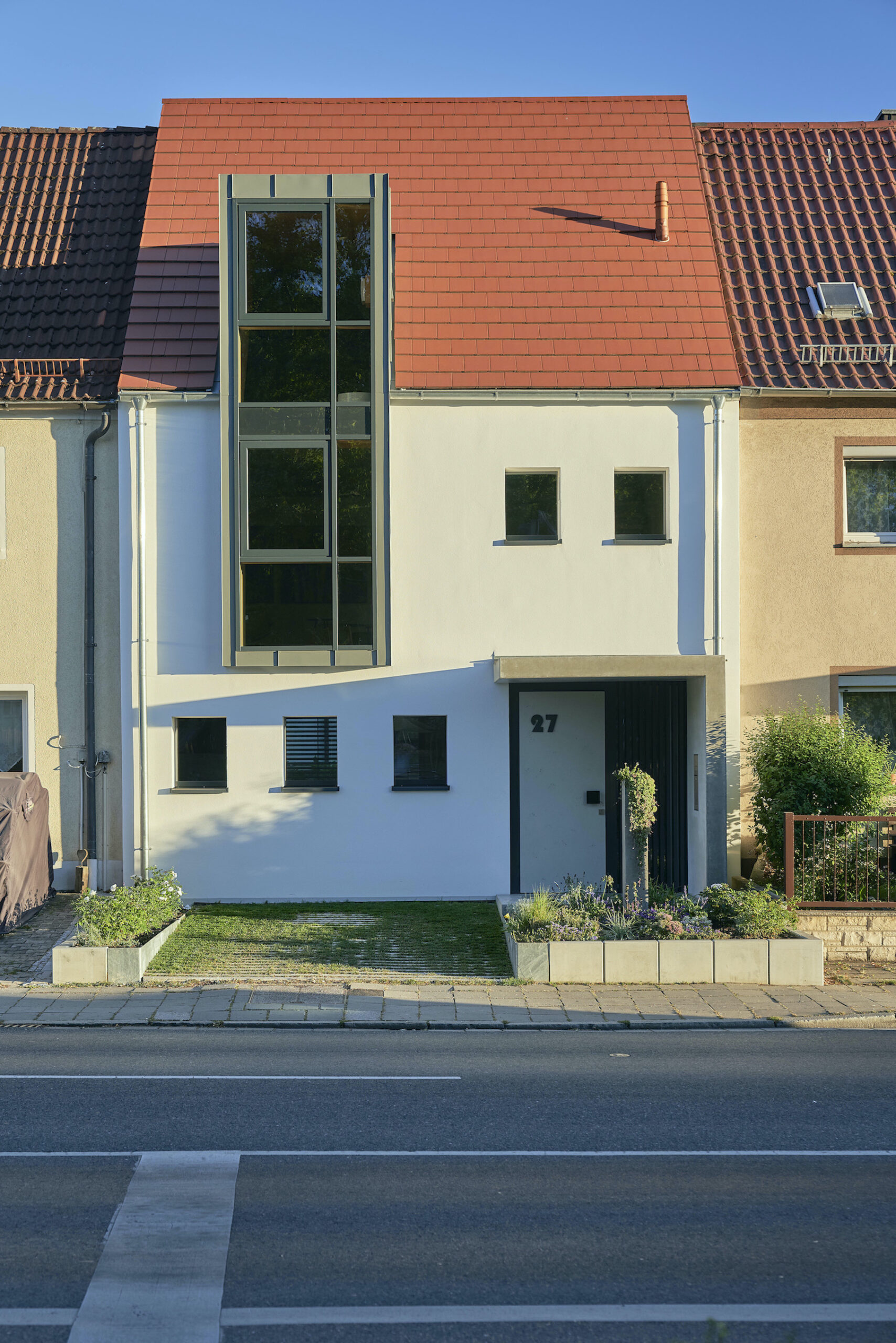 Dorfstadel Kruppach Muehlhausen innen Anbau mit grossem Fenster und Licht