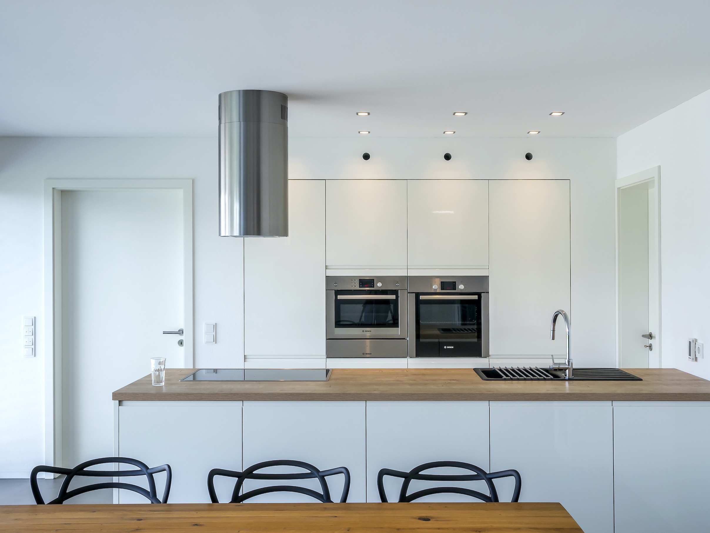 Dorfstadel Kruppach Muehlhausen innen Anbau mit grossem Fenster und Licht