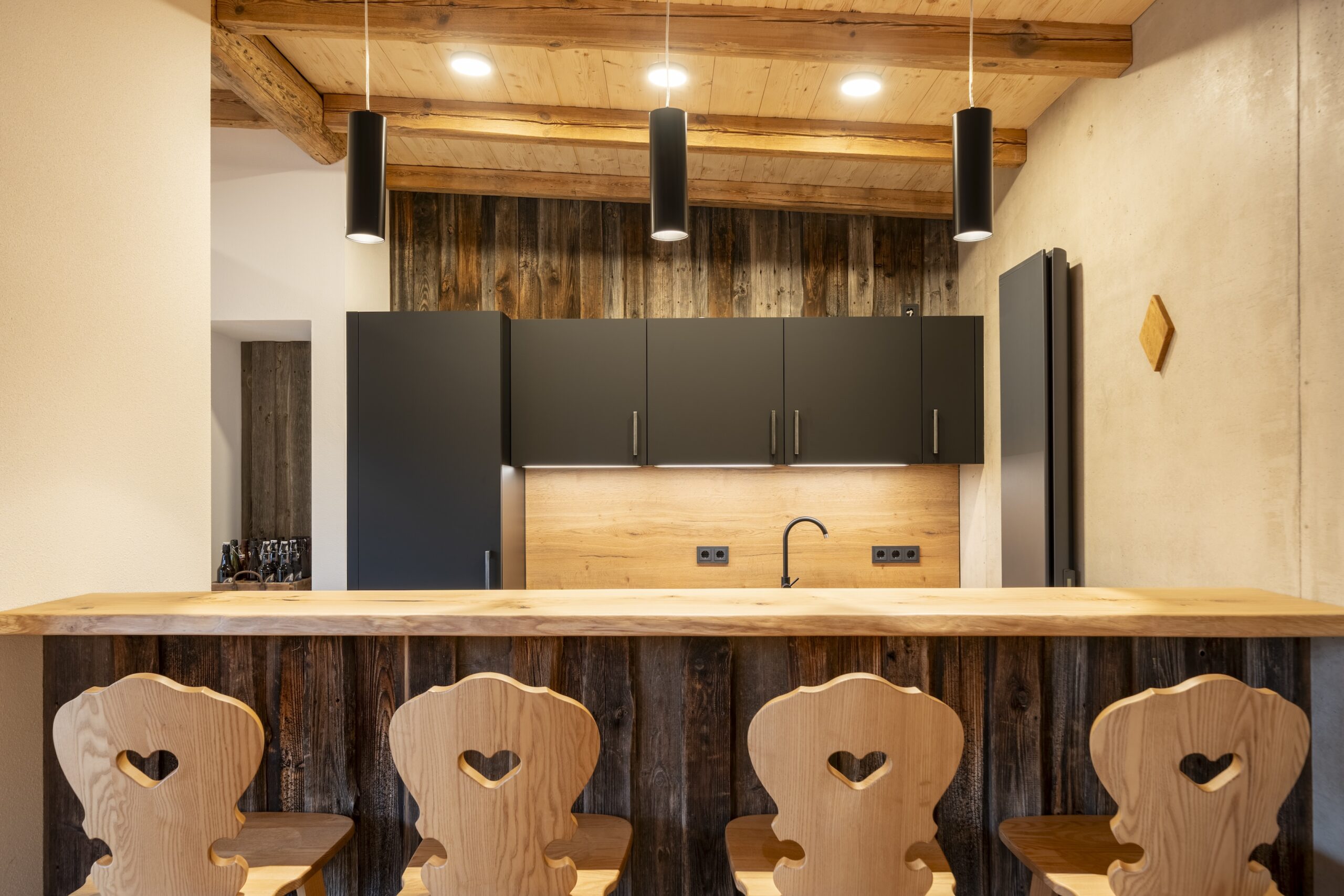 Dorfstadel Kruppach Muehlhausen innen Kueche Licht Tresen