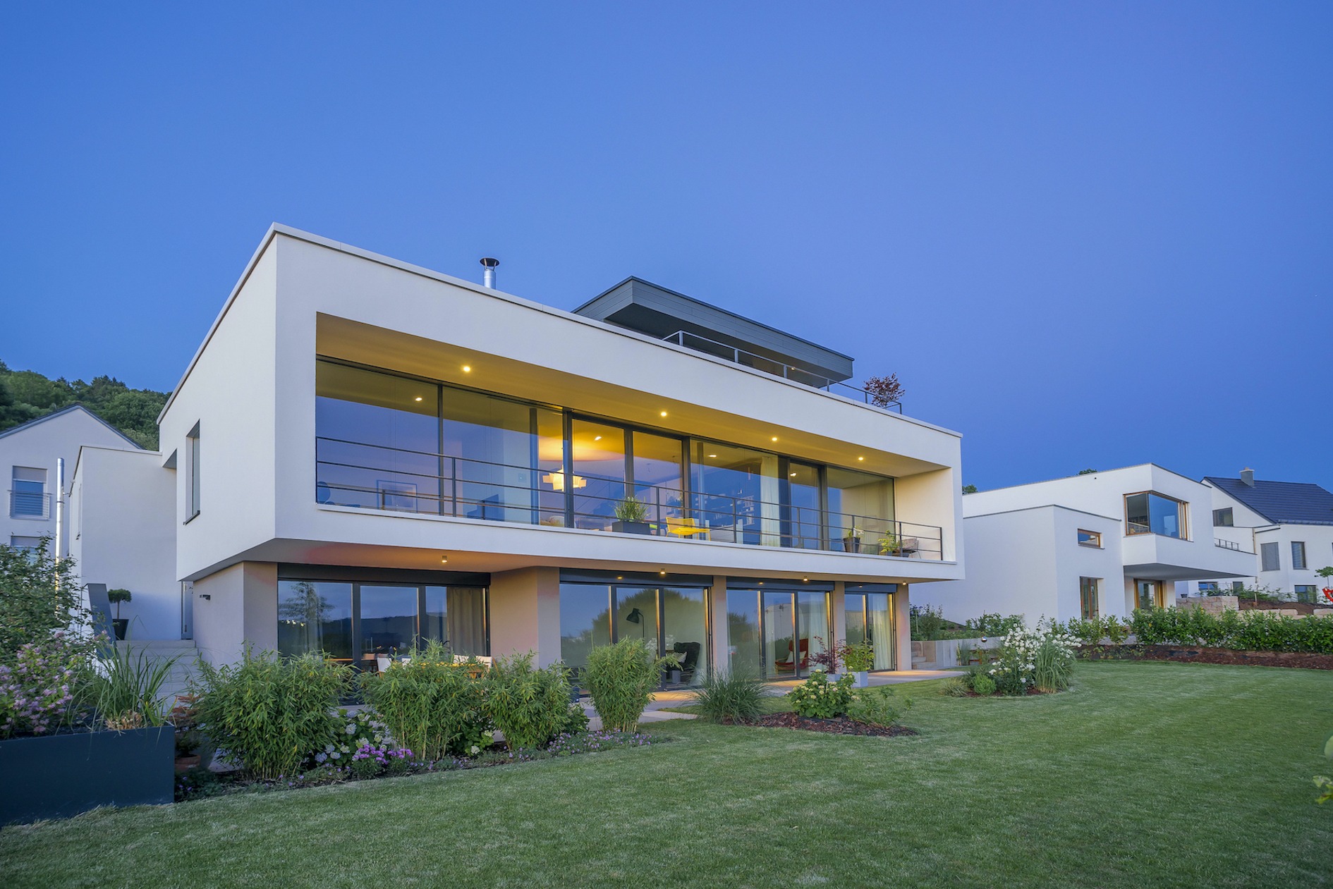 Dorfstadel Kruppach Muehlhausen innen nach aussen Anbau Tag offenes Schiebefenster