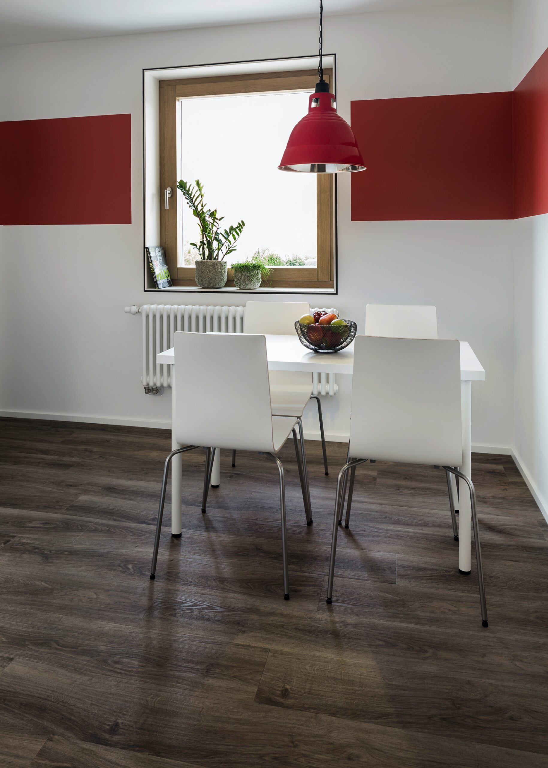 Dorfstadel Kruppach Muehlhausen innen nach aussen Anbau Tag offenes Schiebefenster