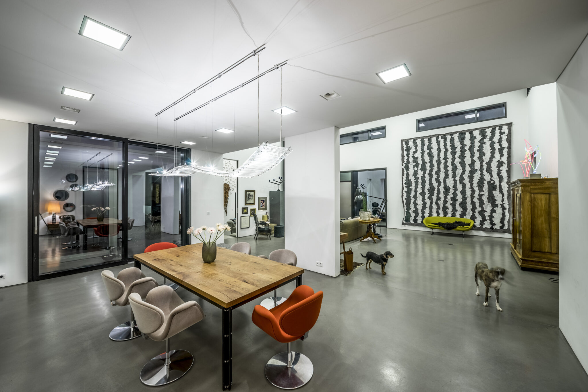 06_FitAGEsszimmer-2048x1366 Dorfstadel Kruppach Muehlhausen innen nach aussen Anbau Tag offenes Schiebefenster