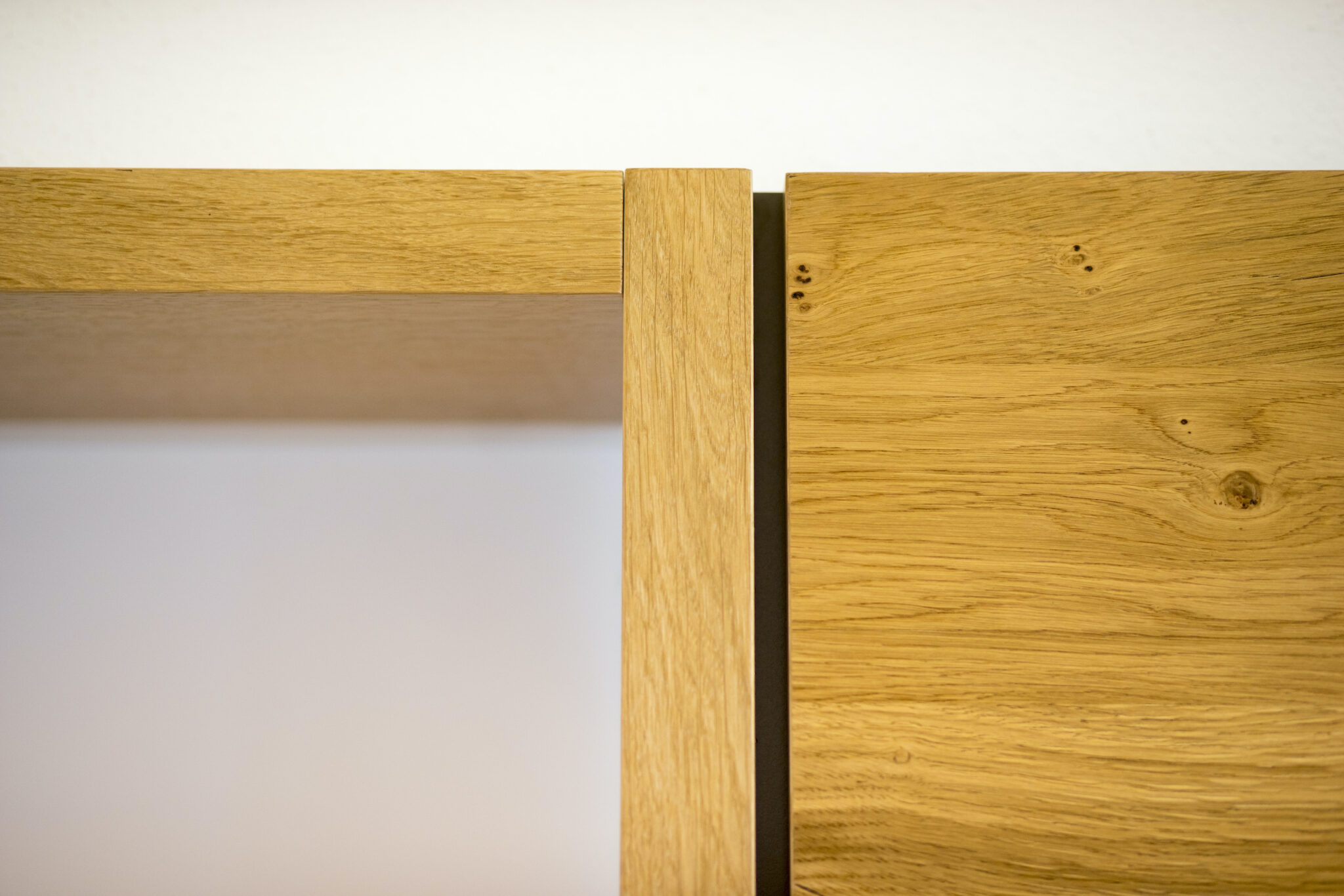 Dorfstadel Kruppach Muehlhausen innen nach aussen Anbau Tag offenes Schiebefenster