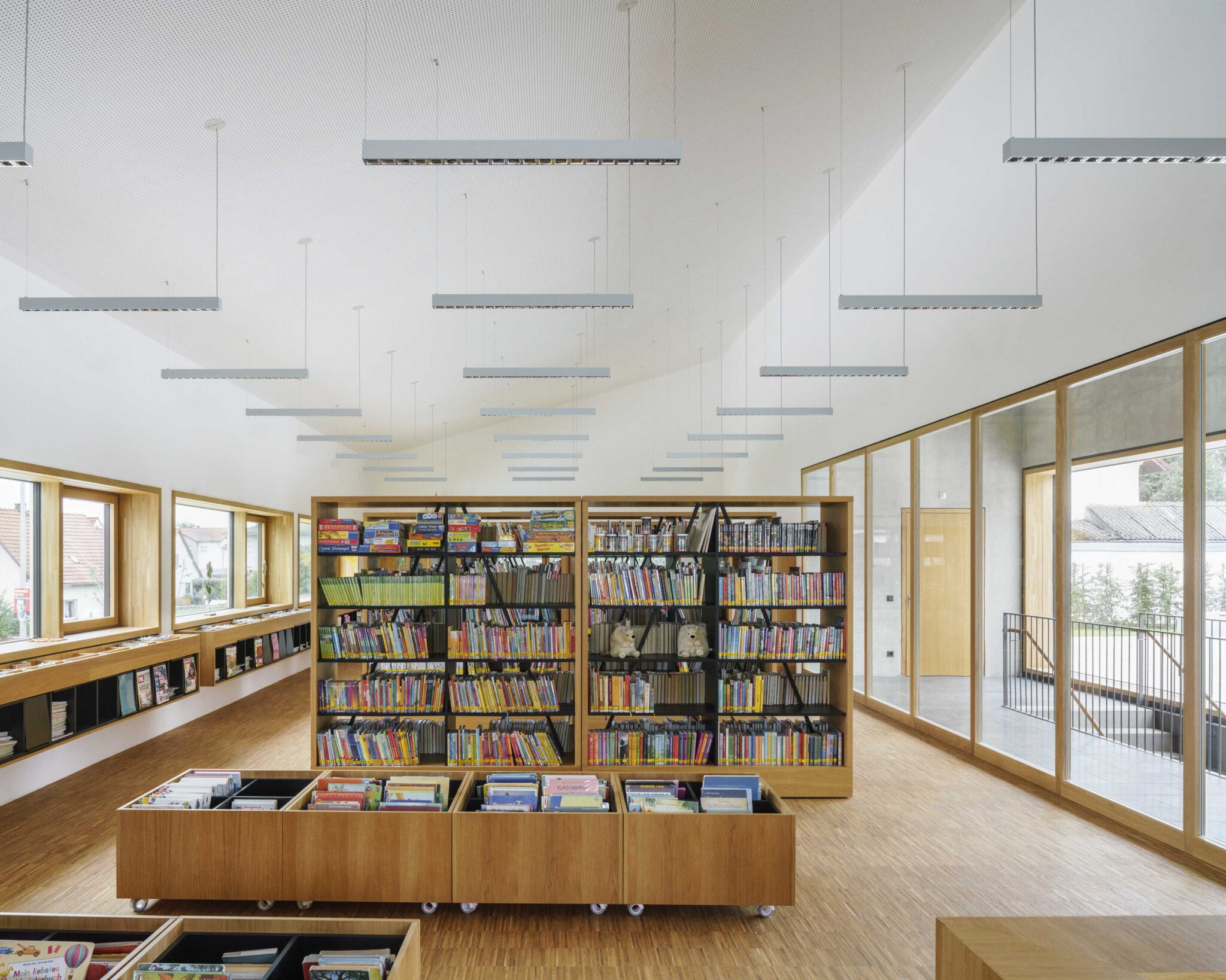 Dorfstadel Kruppach Muehlhausen innen nach aussen Anbau Tag offenes Schiebefenster