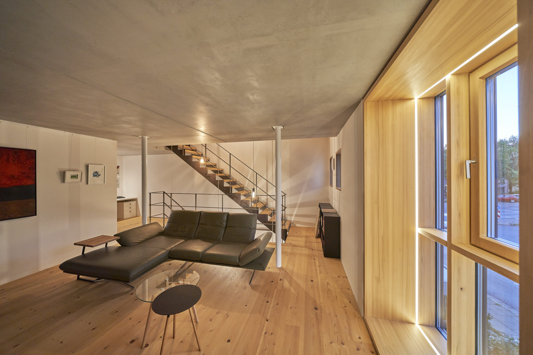 Dorfstadel Kruppach Muehlhausen innen nach aussen Anbau Tag offenes Schiebefenster