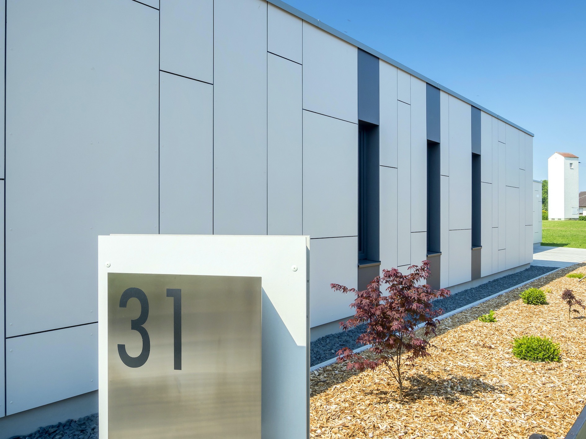 Dorfstadel Kruppach Muehlhausen innen nach aussen Anbau Tag offenes Schiebefenster