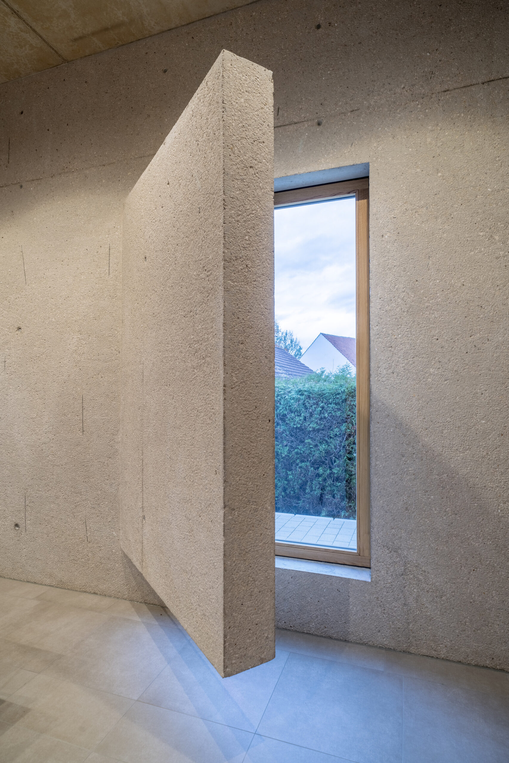 Dorfstadel Kruppach Muehlhausen aussen_Stadel Sonne geschlossen weiter weg