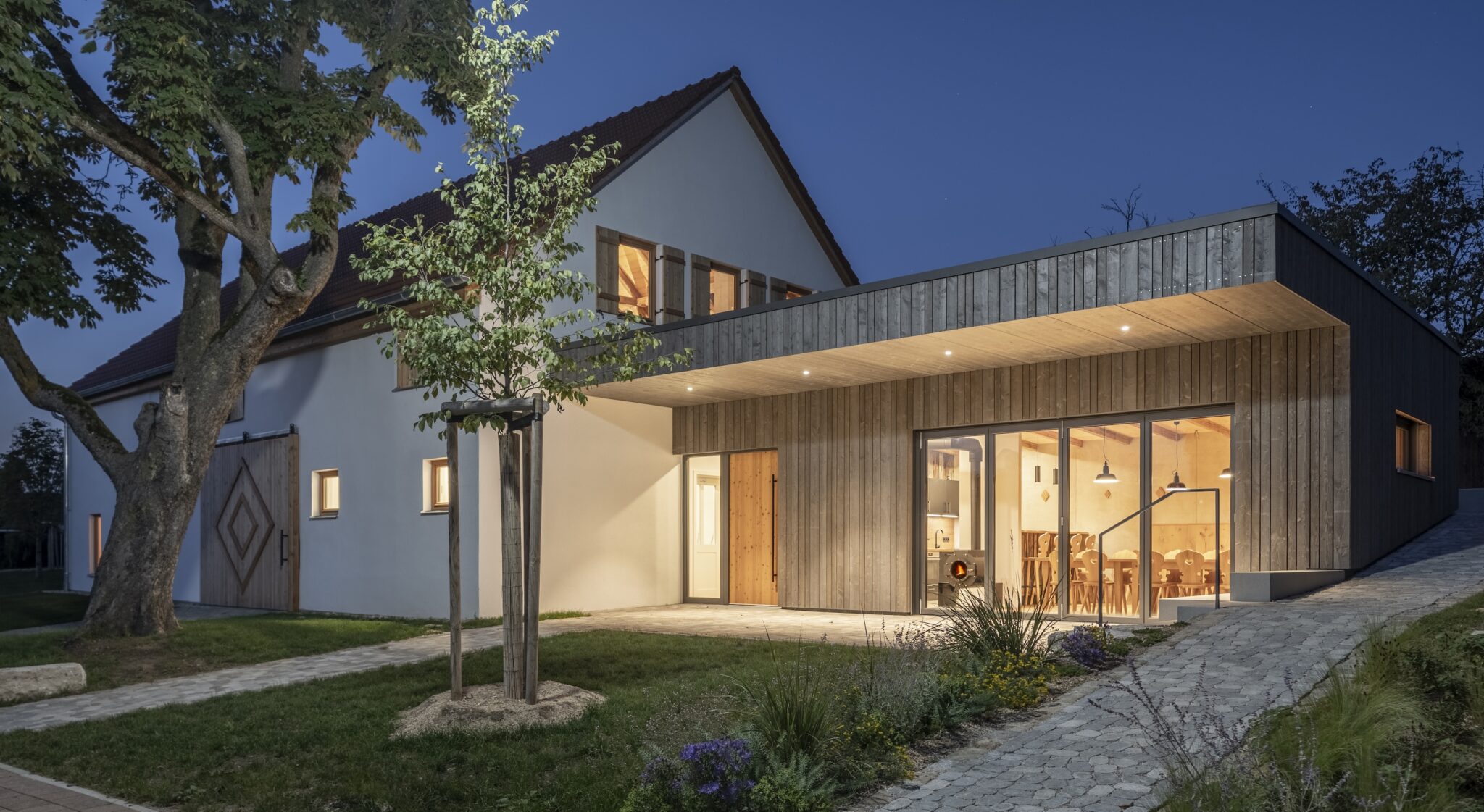 Dorfstadel Kruppach Muehlhausen Nachts aussen Stadel gesamt