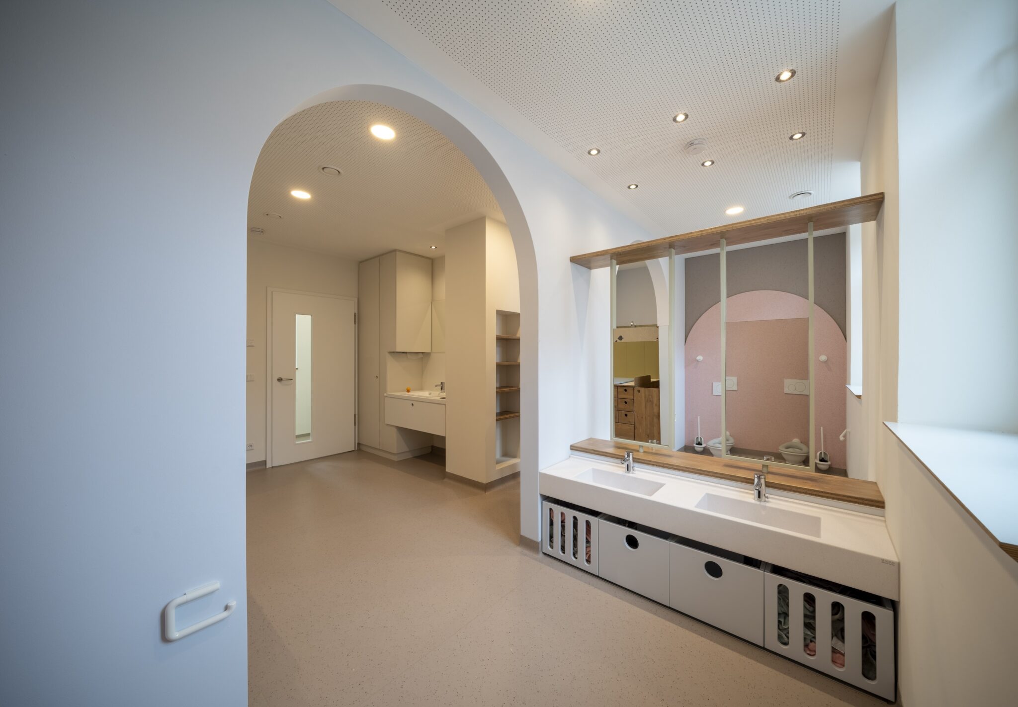 07_KiTaAllersberg_Innen_Sanitaer_quer-2048x1422 Dorfstadel Kruppach Muehlhausen Nachts aussen Stadel gesamt