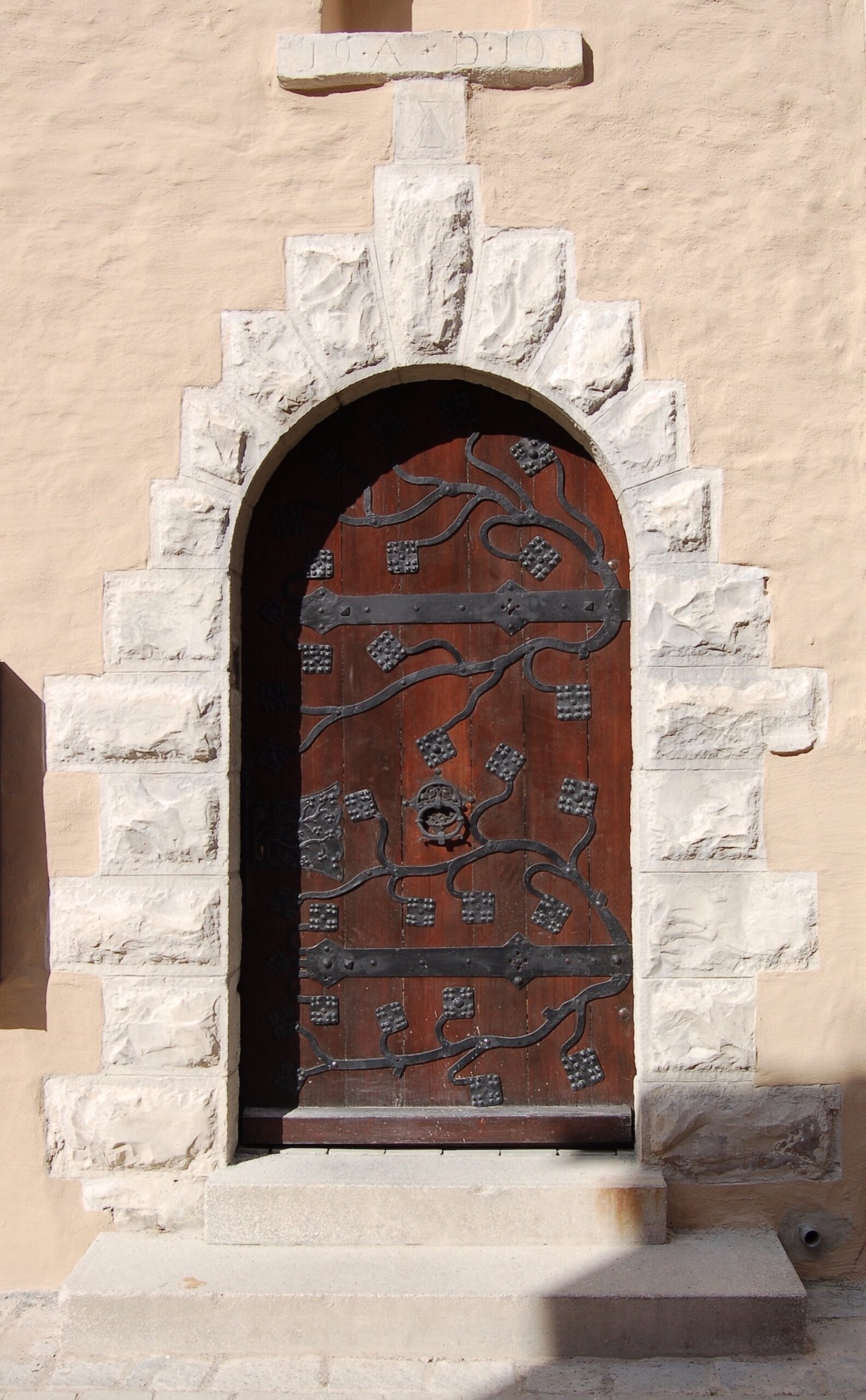 Dorfstadel Kruppach Muehlhausen innen nach aussen Anbau Tag offenes Schiebefenster