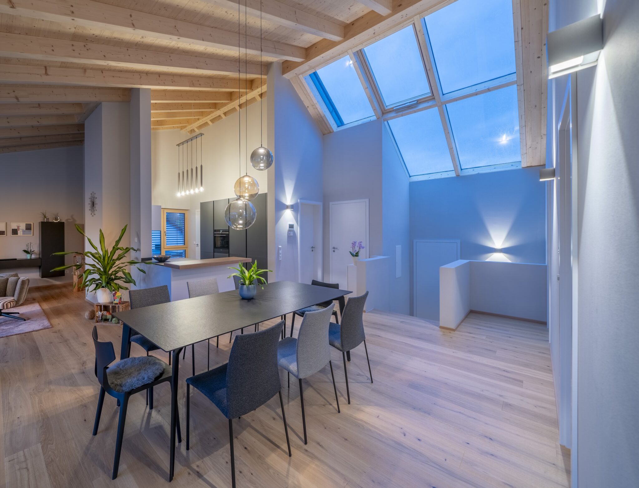 Dorfstadel Kruppach Muehlhausen aussen_Stadel Sonne geschlossen weiter weg