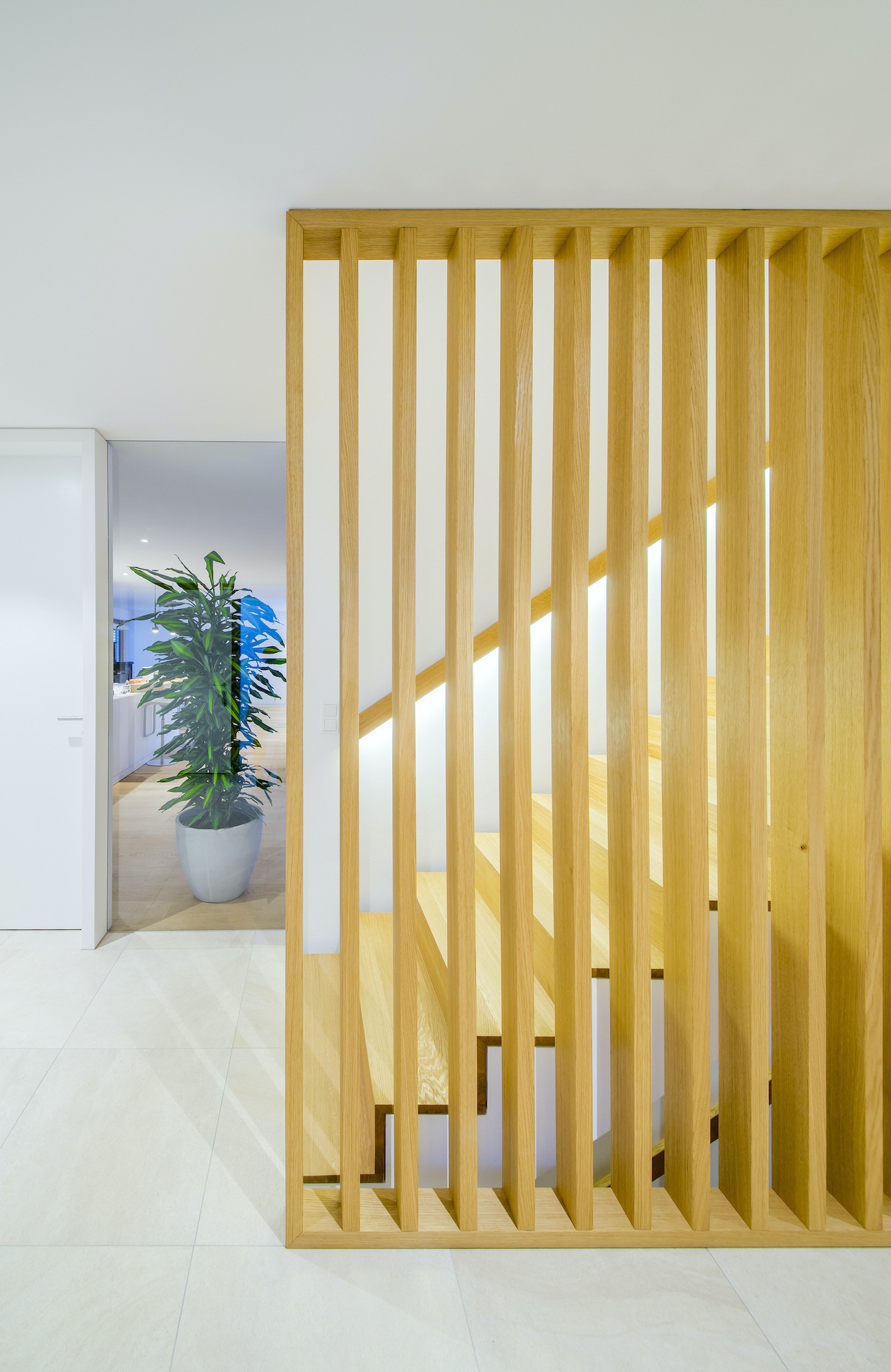 Dorfstadel Kruppach Muehlhausen innen nach aussen Anbau Tag offenes Schiebefenster