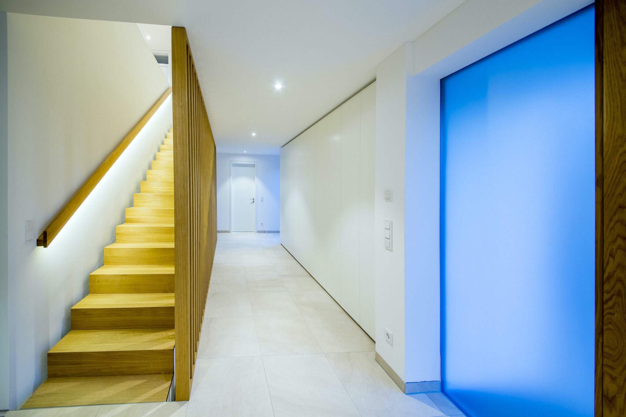 Dorfstadel Kruppach Muehlhausen innen nach aussen Anbau Tag offenes Schiebefenster