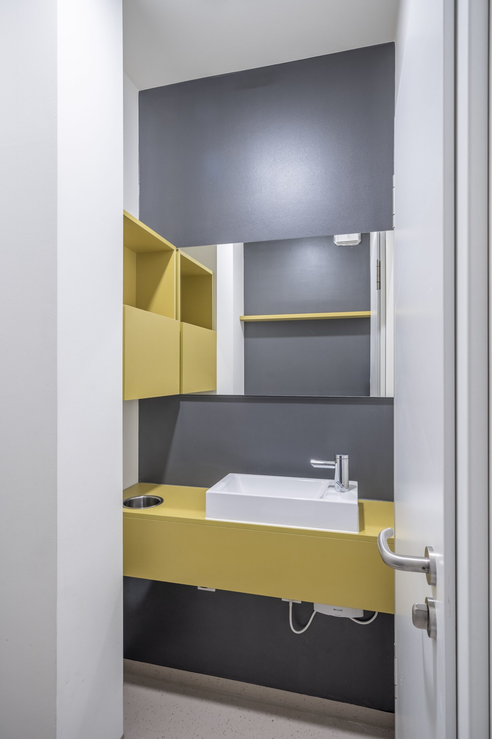 10_KiTaAllersberg_Innen_Sozialraum_Toiletten-scaled Dorfstadel Kruppach Muehlhausen innen Dachboden Balken Hochformat Balkendecke