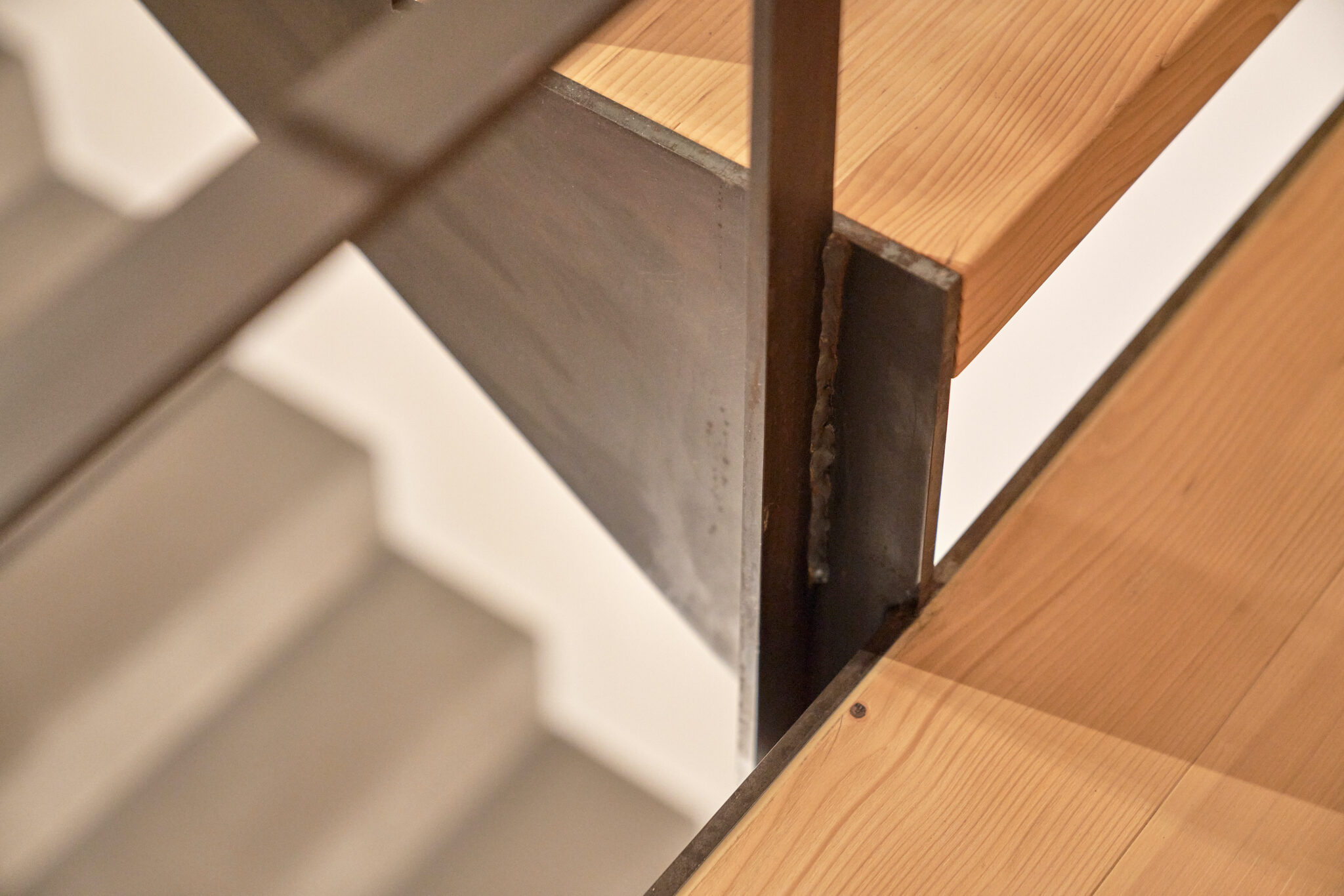 Dorfstadel Kruppach Muehlhausen innen nach aussen Anbau Tag offenes Schiebefenster