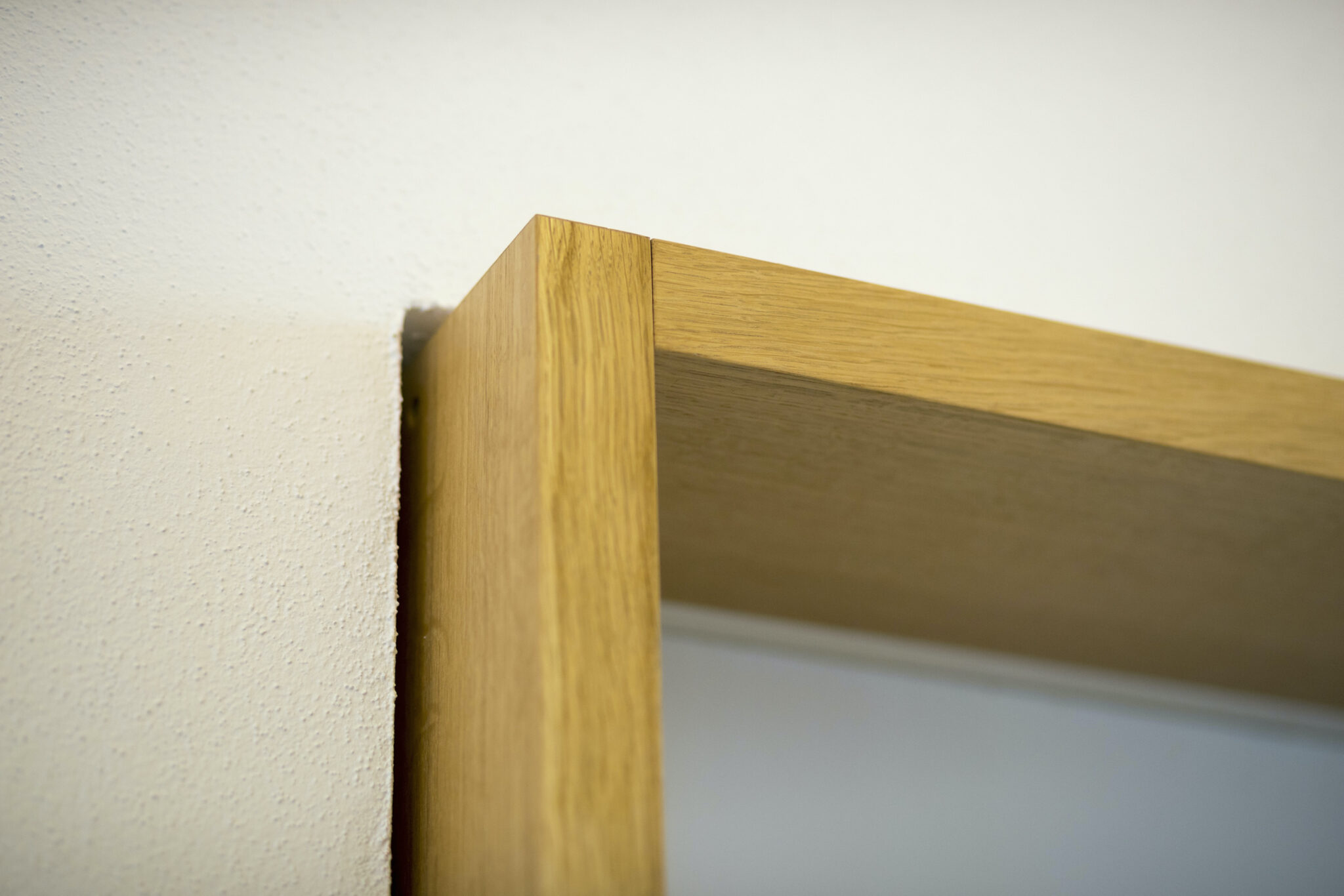 Dorfstadel Kruppach Muehlhausen innen nach aussen Anbau Tag offenes Schiebefenster