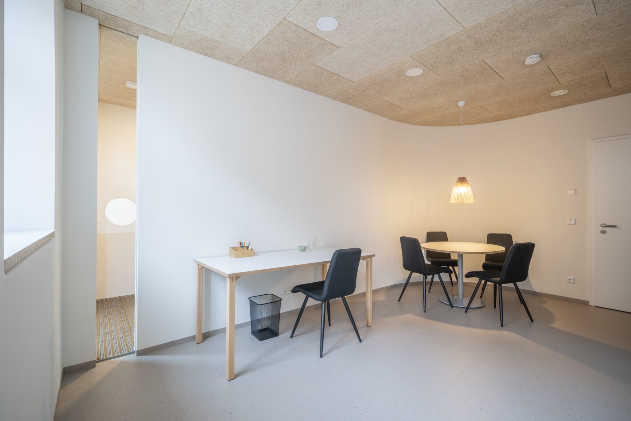 11_KiTaAllersberg_Innen_Sozialraum_quer-2048x1366 Dorfstadel Kruppach MuehlhausenInnen Dachboden Balken alte Leitern Wiederverwendet als Gelaender