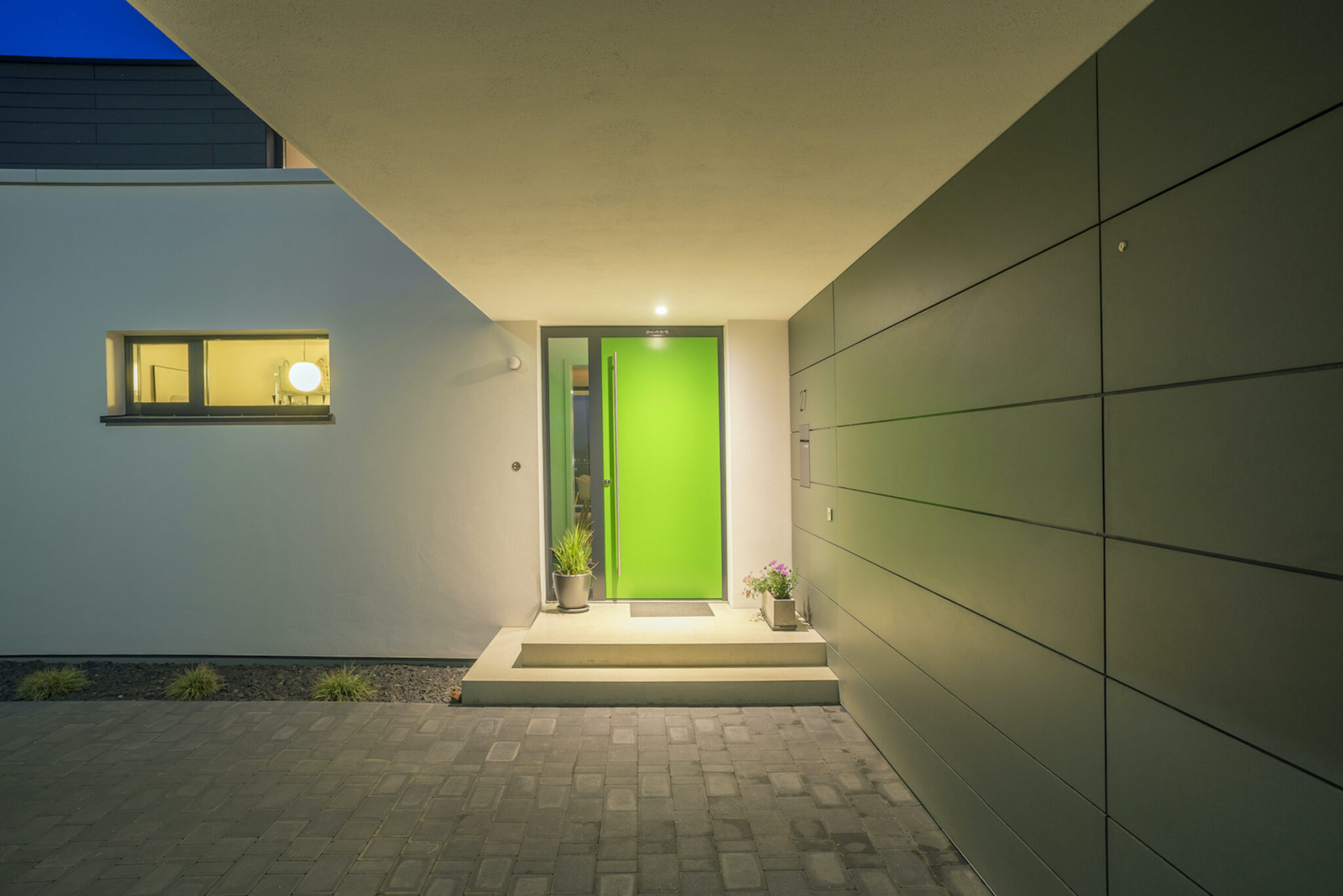 Dorfstadel Kruppach Muehlhausen innen nach aussen Anbau Tag offenes Schiebefenster