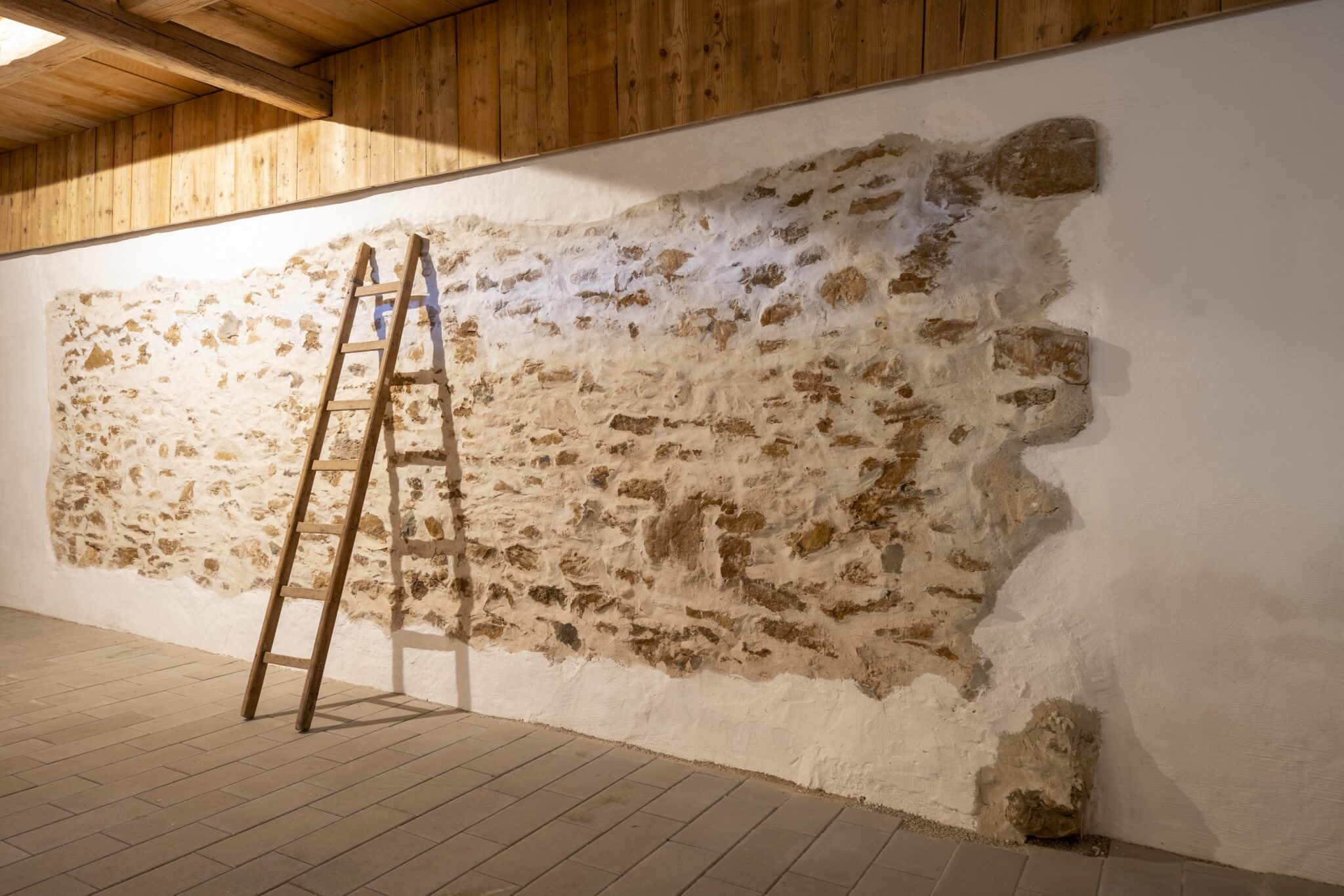 Dorfstadel Kruppach Muehlhausen innen Treppenaufgang Bierkiste