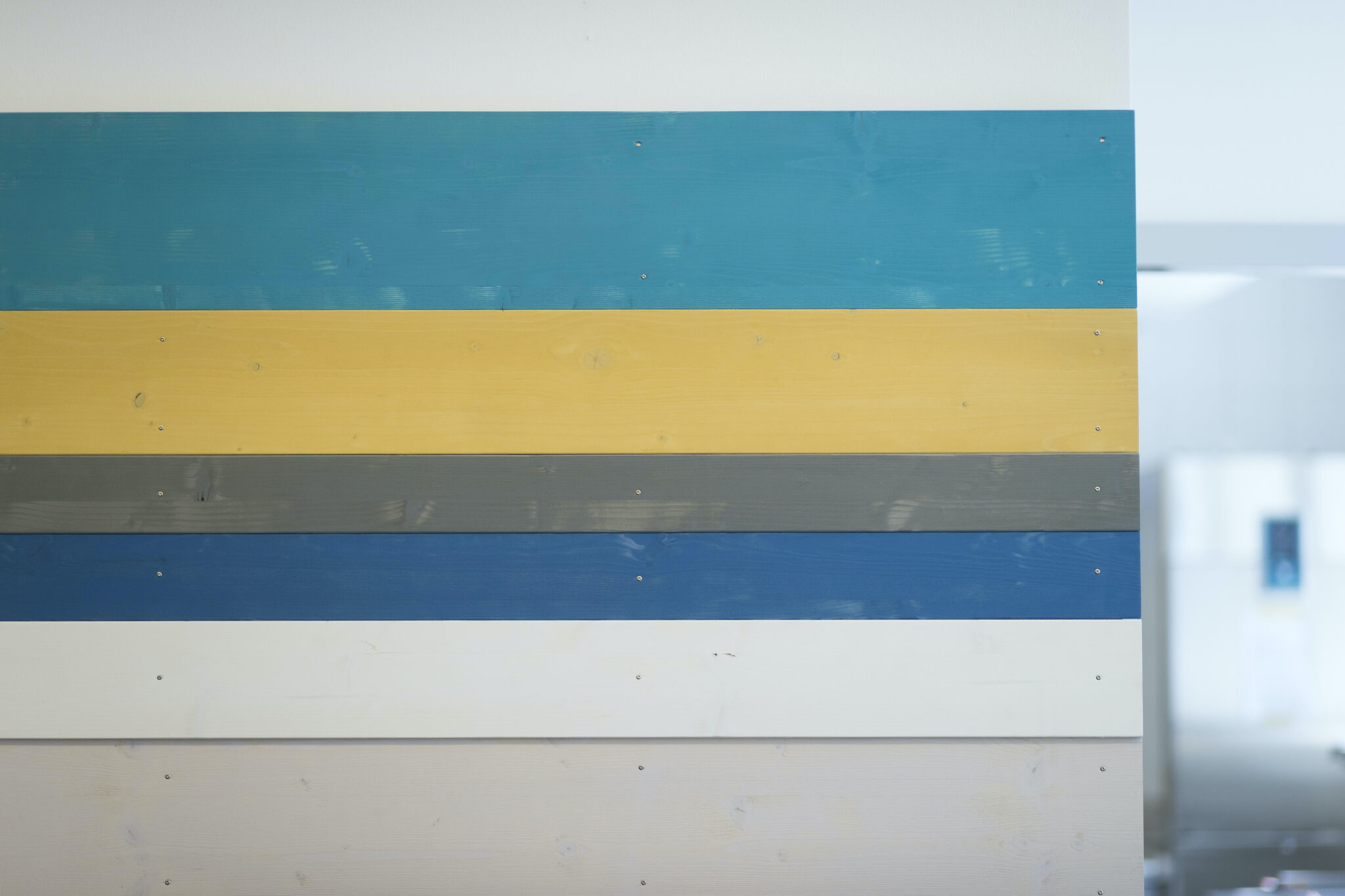 Dorfstadel Kruppach Muehlhausen innen nach aussen Anbau Tag offenes Schiebefenster