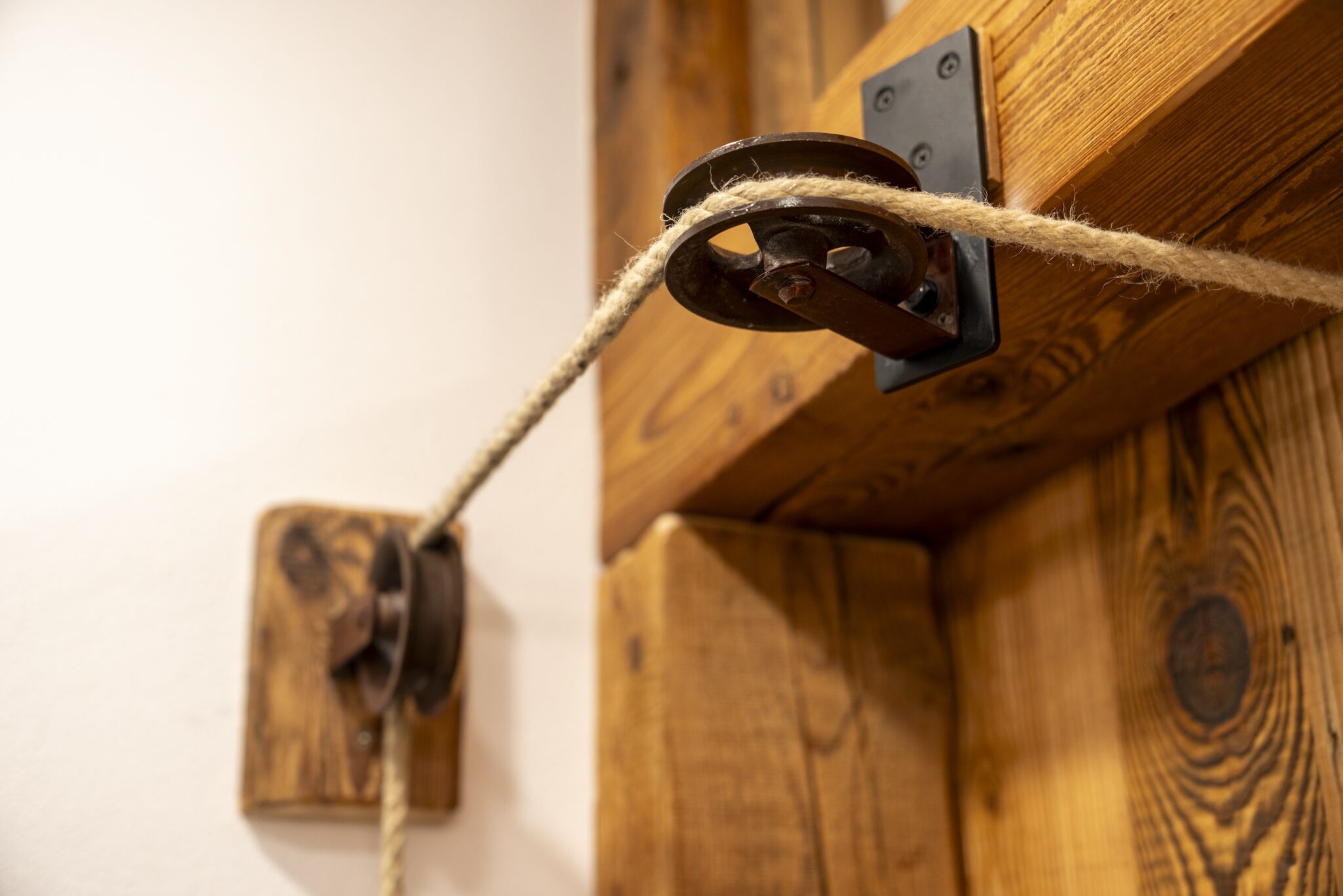 Dorfstadel Kruppach Muehlhausen innen Treppenaufgang Bierkiste