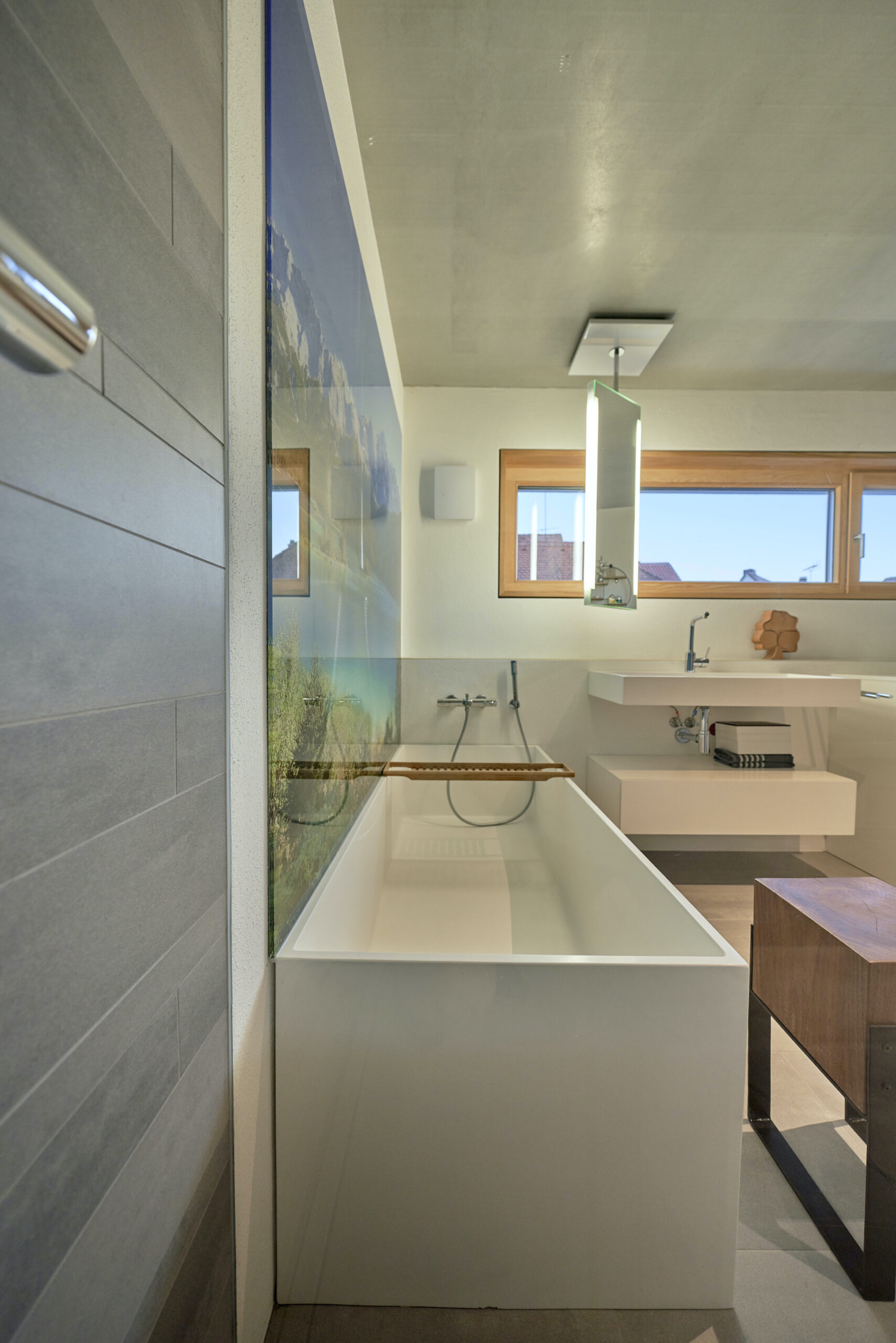 Dorfstadel Kruppach Muehlhausen innen nach aussen Anbau Tag offenes Schiebefenster