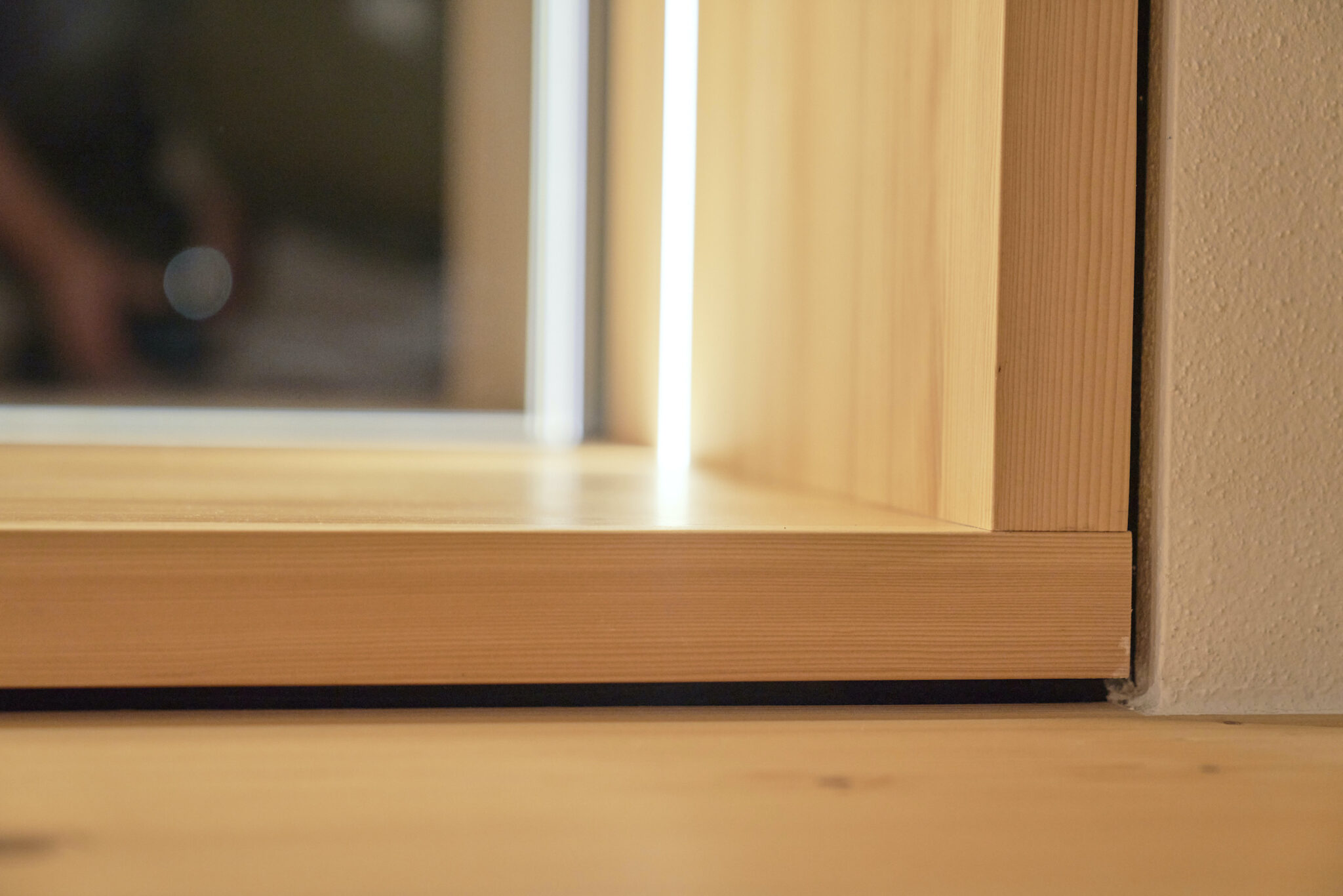 Dorfstadel Kruppach Muehlhausen innen nach aussen Anbau Tag offenes Schiebefenster