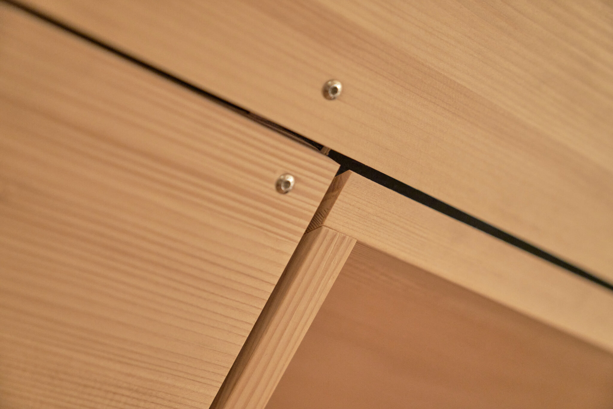 Dorfstadel Kruppach Muehlhausen innen nach aussen Anbau Tag offenes Schiebefenster