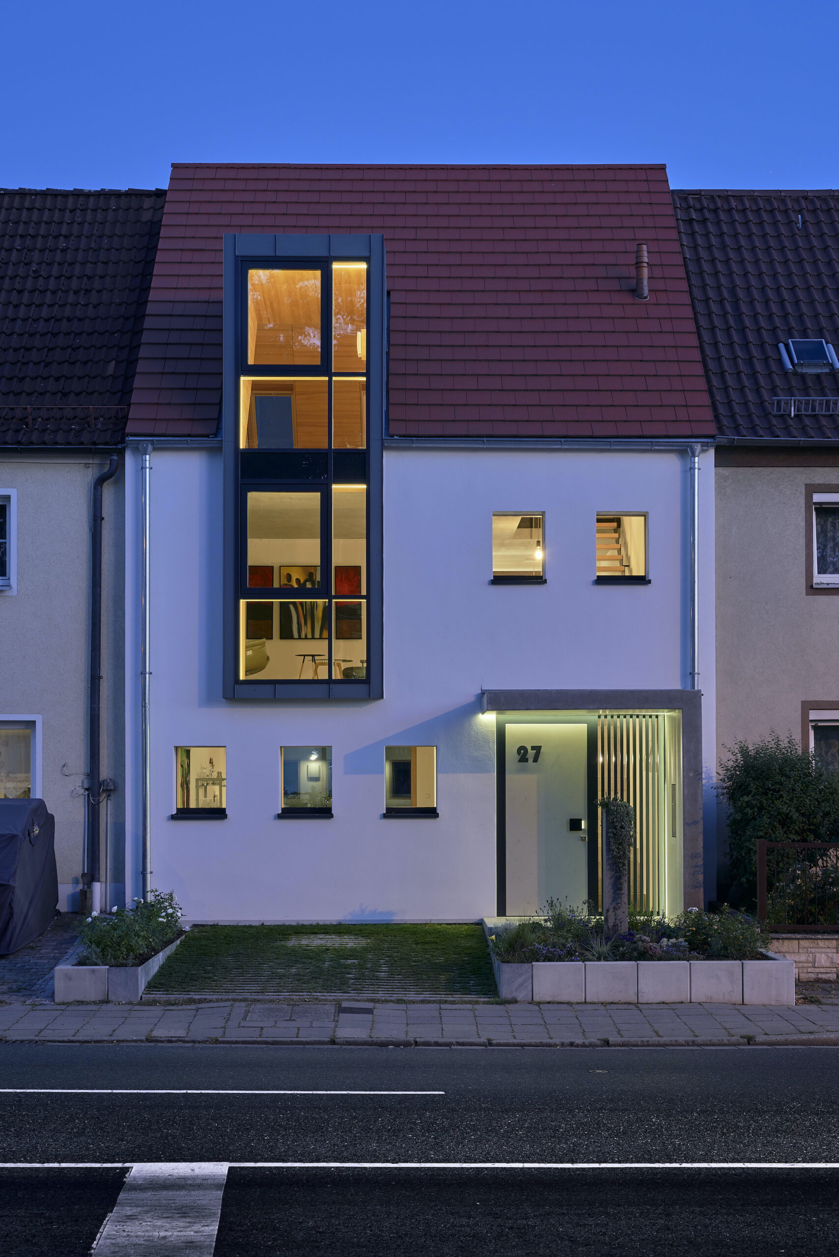 Dorfstadel Kruppach Muehlhausen innen nach aussen Anbau Tag offenes Schiebefenster