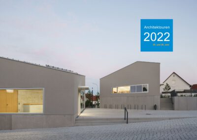 Rathausvorplatz mit Bürgersaal und Bücherei