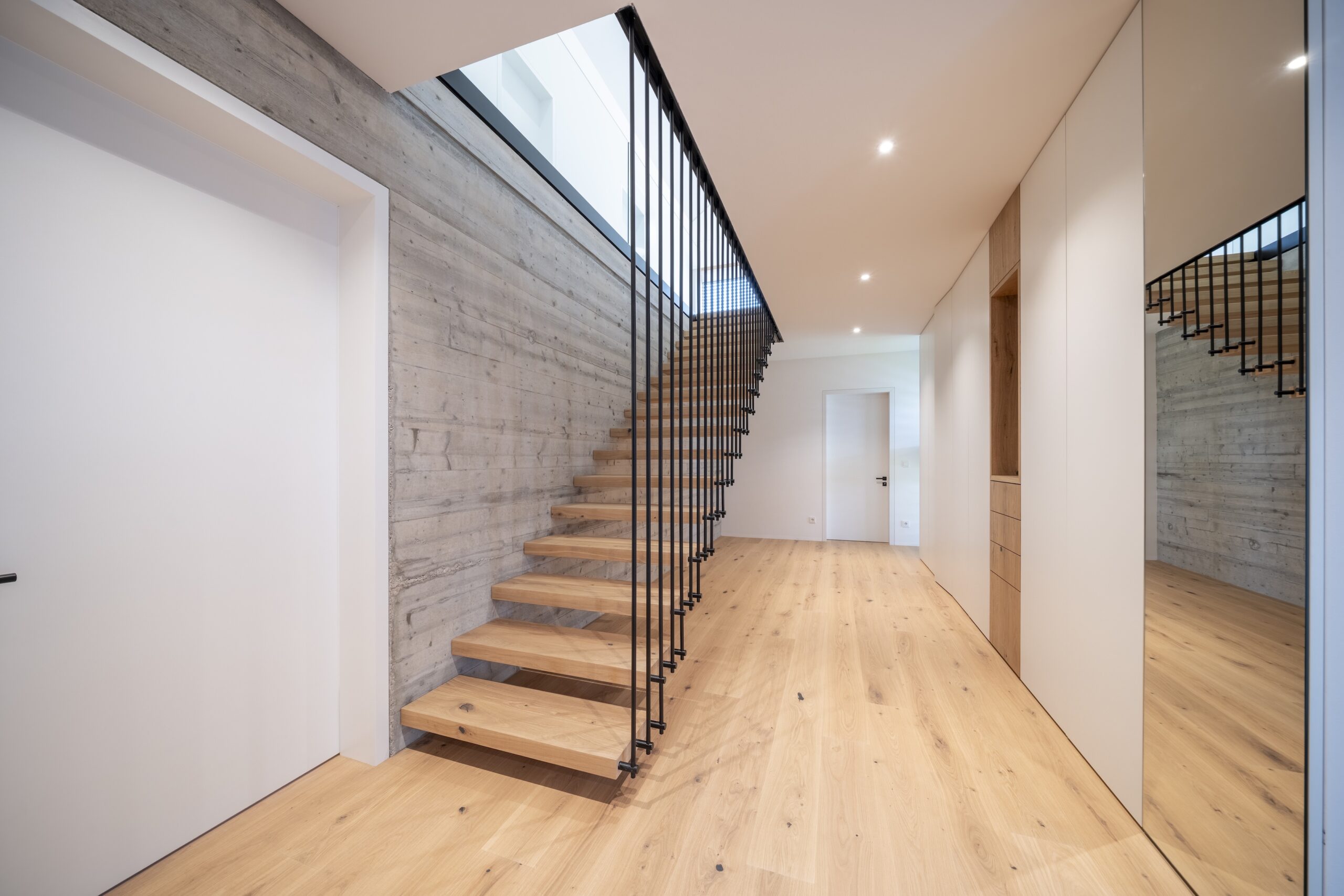 Dorfstadel Kruppach MuehlhausenInnen Dachboden Balken alte Leitern Wiederverwendet als Gelaender