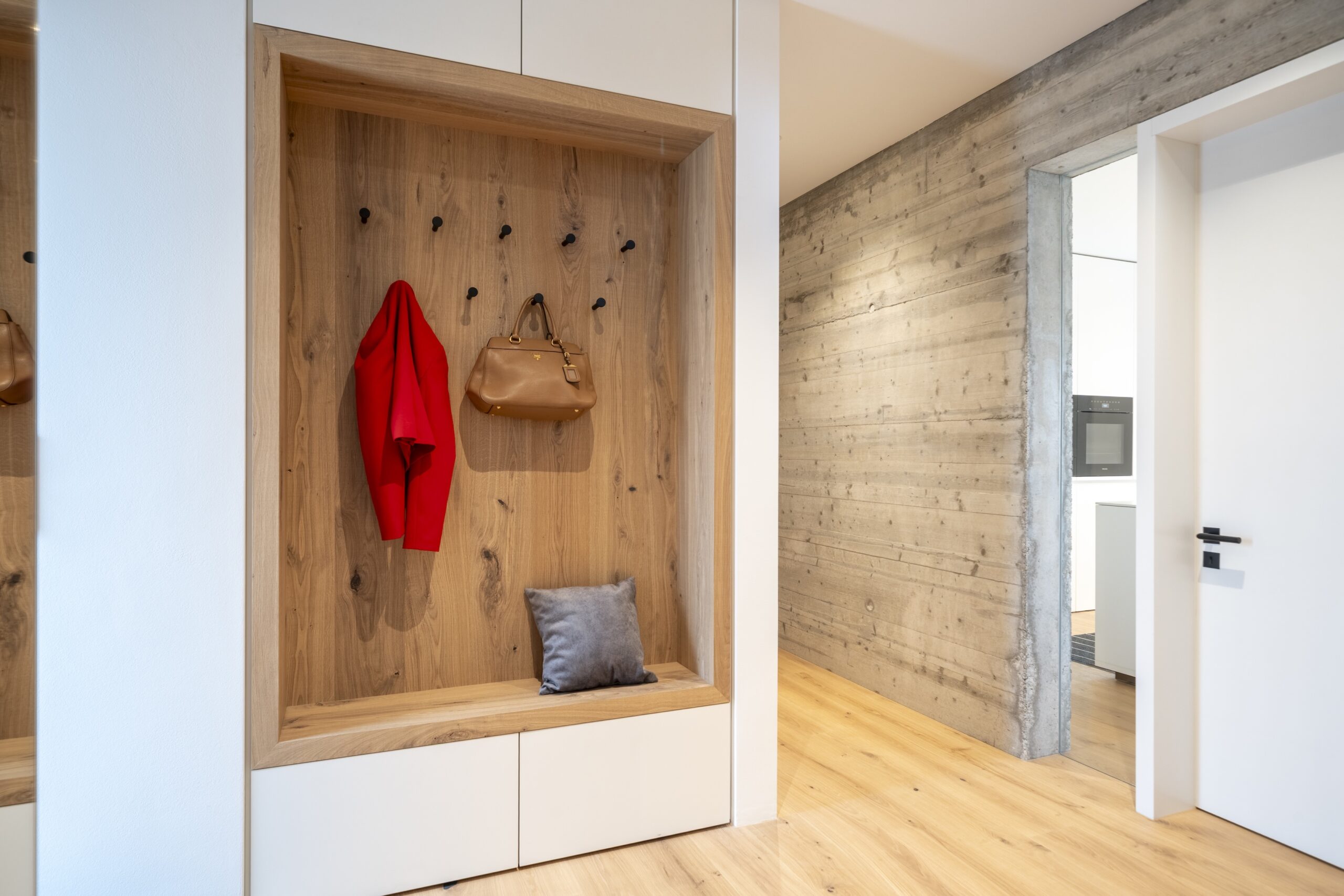 Dorfstadel Kruppach Muehlhausen aussen Stadeltor geschlossen